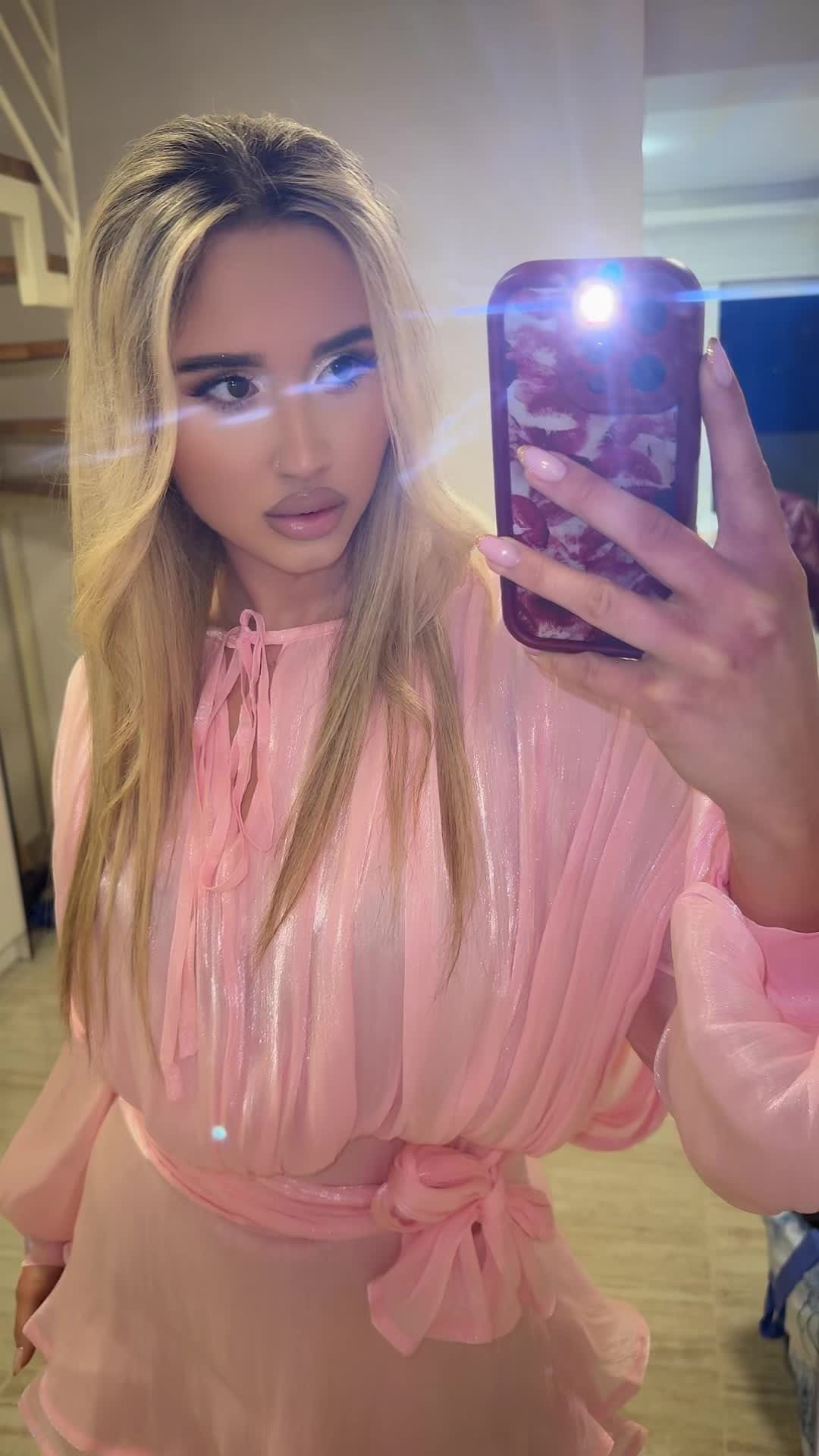 @$tela