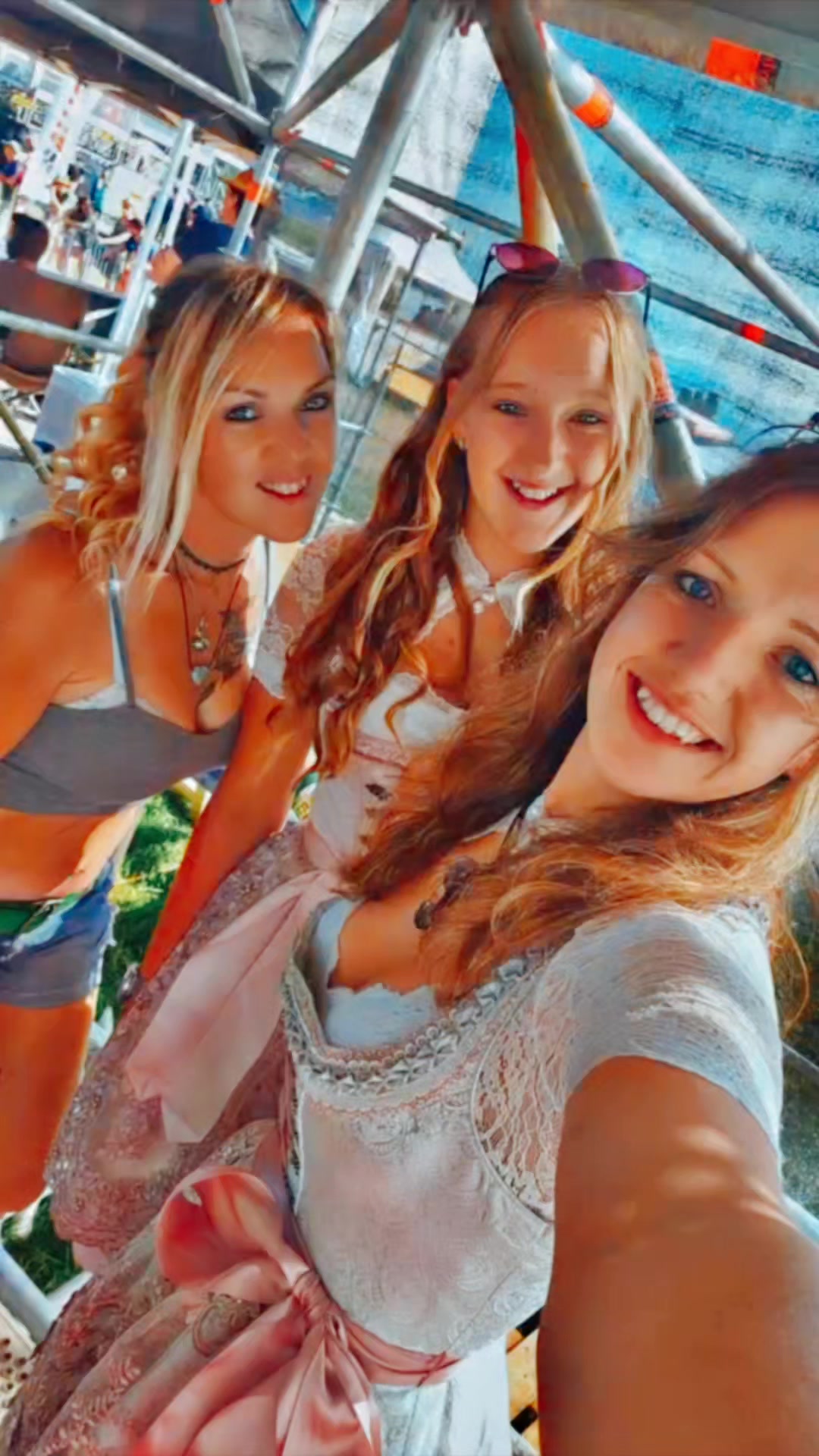 @Juliavohans09