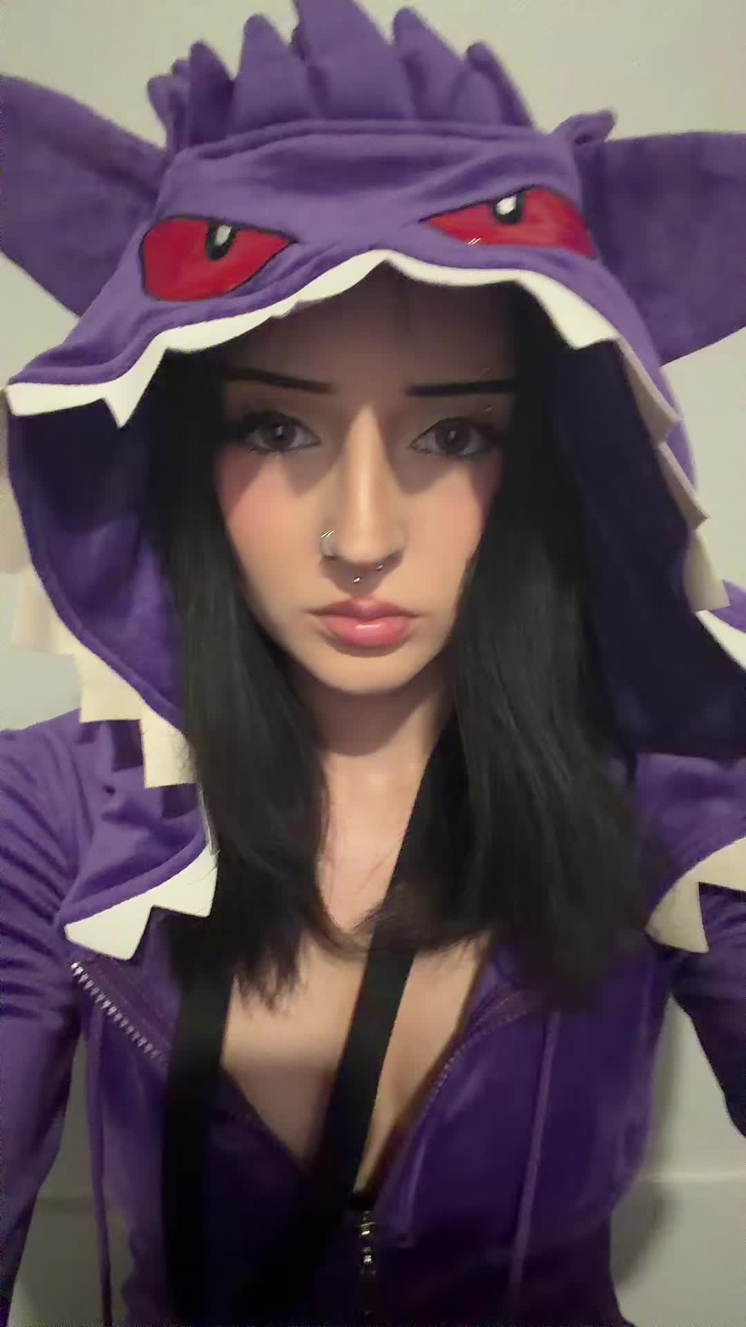 @scarletdoescosplay