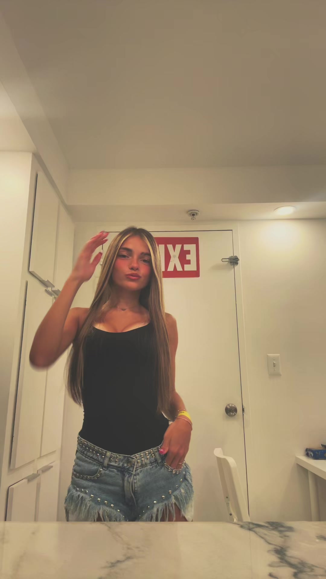 @𝑙𝑜𝑢𝑟𝑑𝑒𝑠 🤍