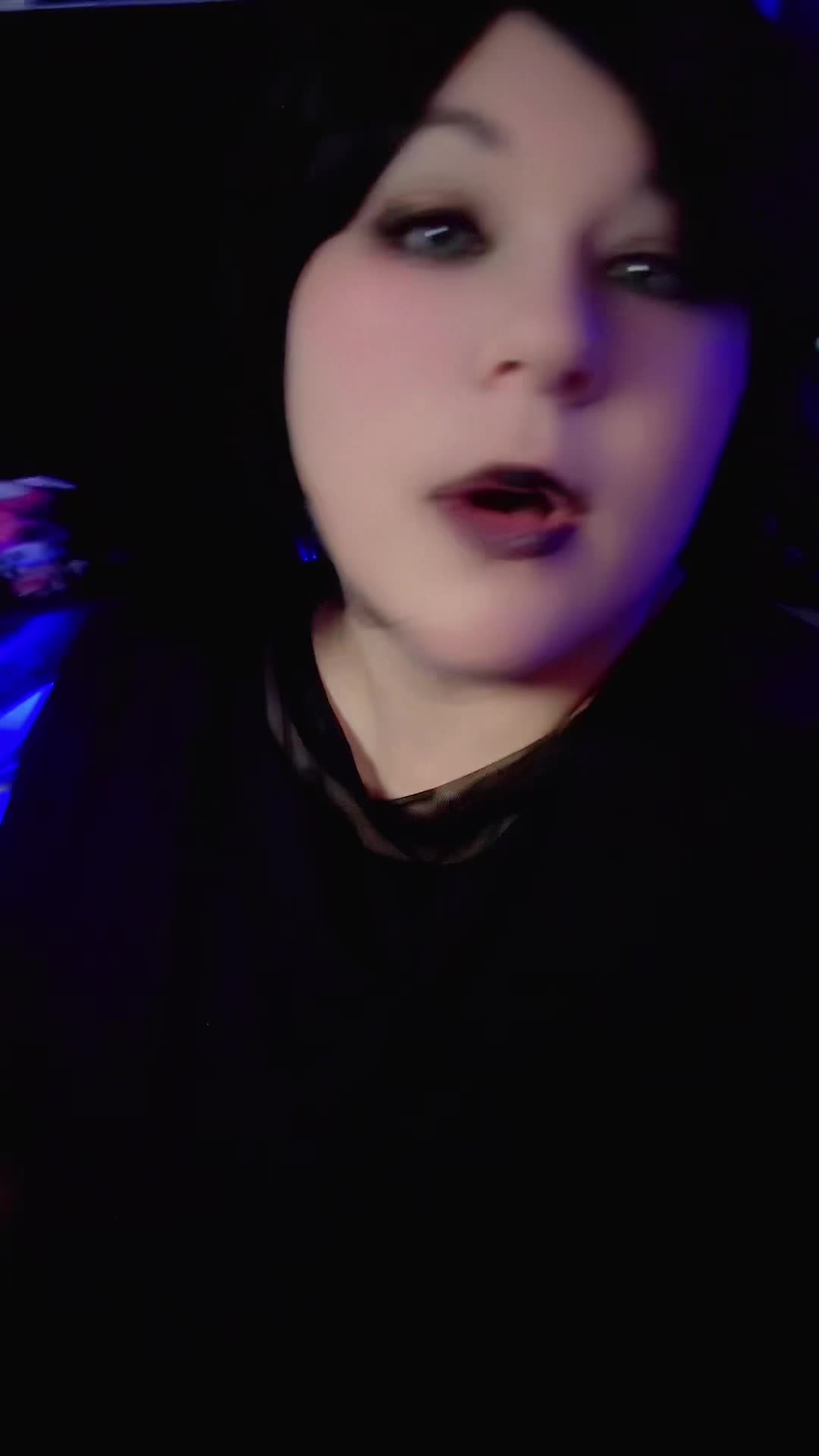 @hallochrissycat