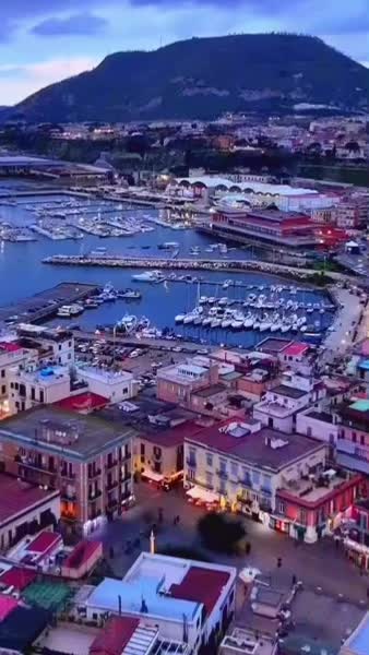 @Titti Zazzaro per Pozzuoli