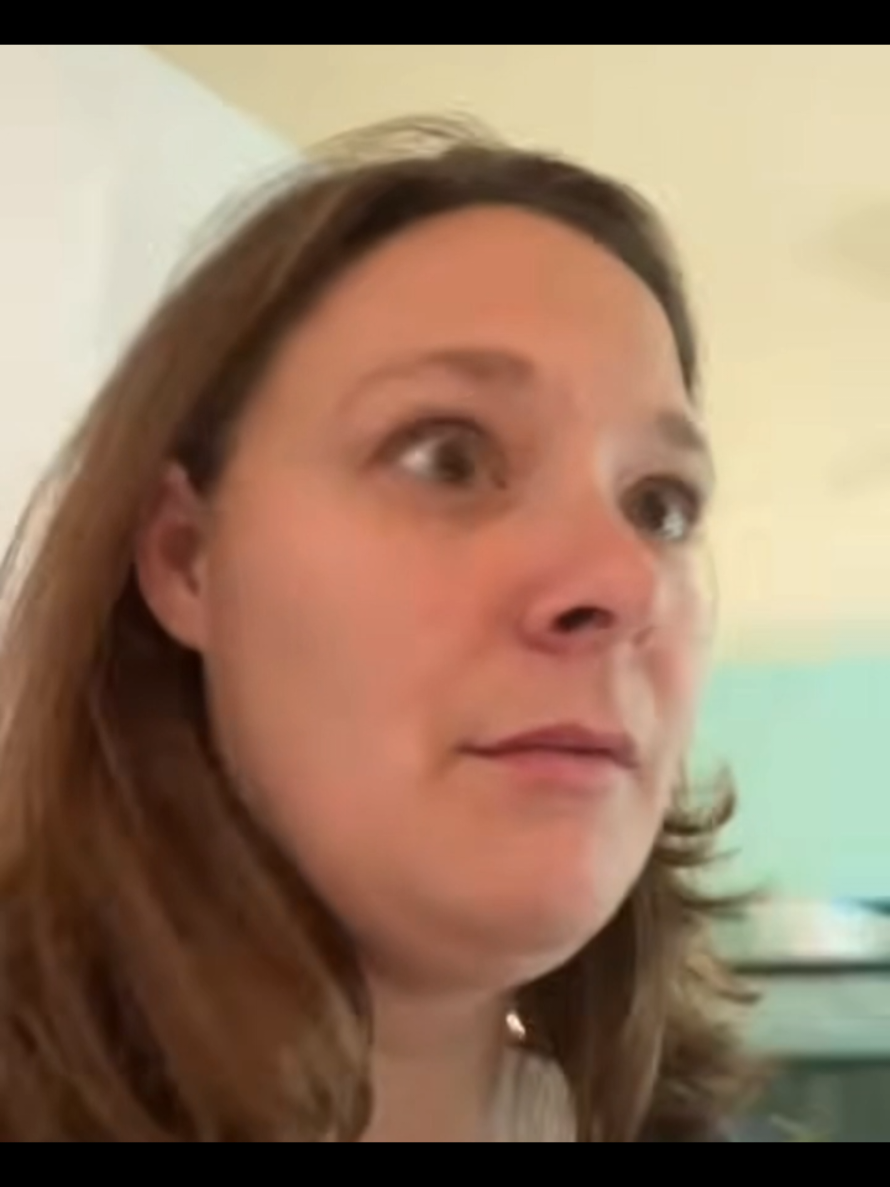 @LivingLifeUnhinged🤦♀️