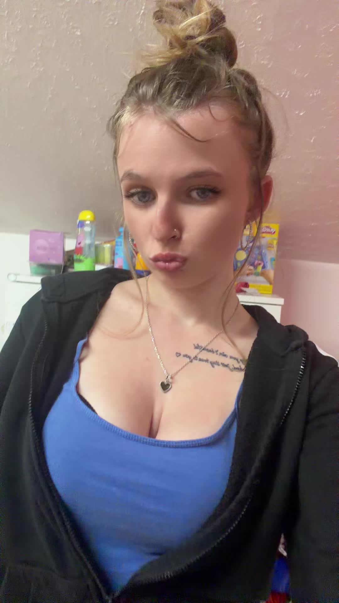 @tinytaraxo