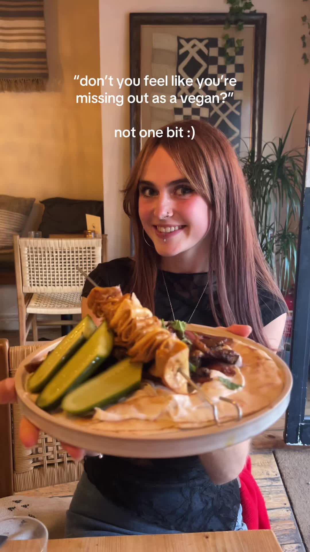 @robyn 𖤓 vegan eats & travel