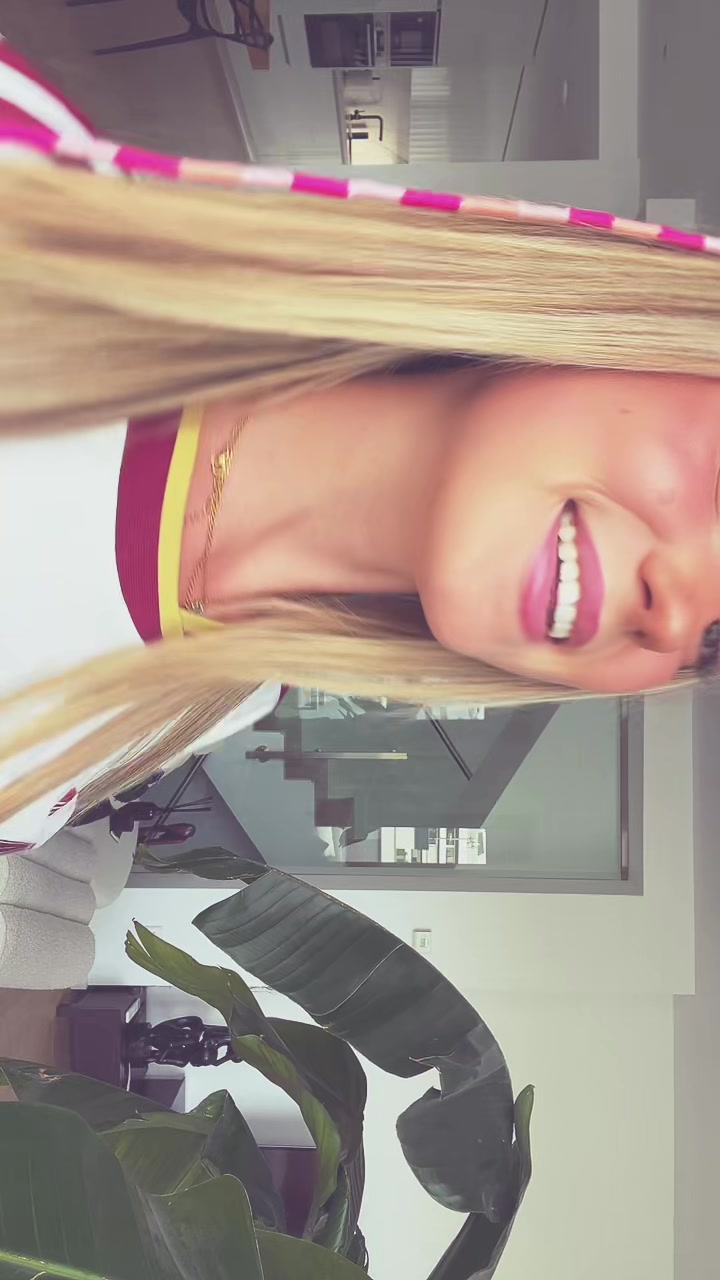 @victoriamenesess_