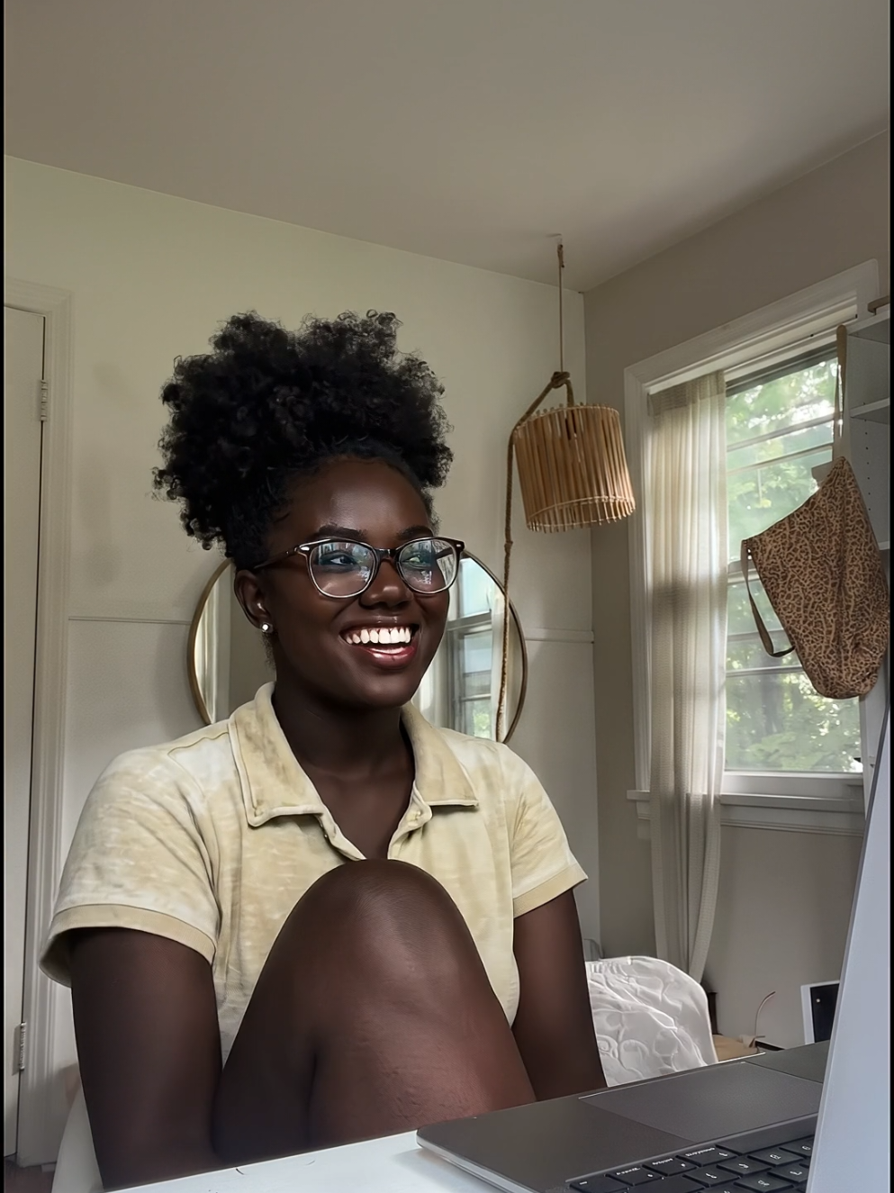@Naomibwem