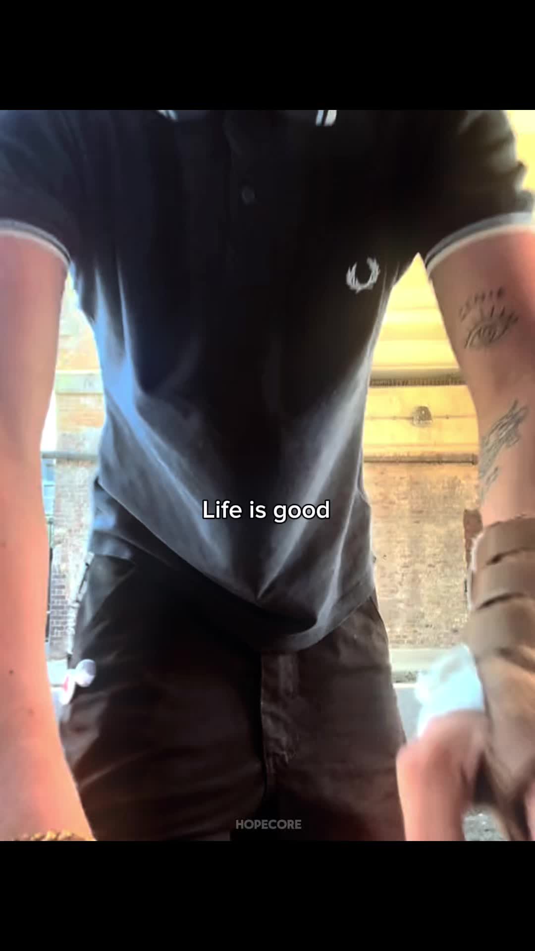 @ツ