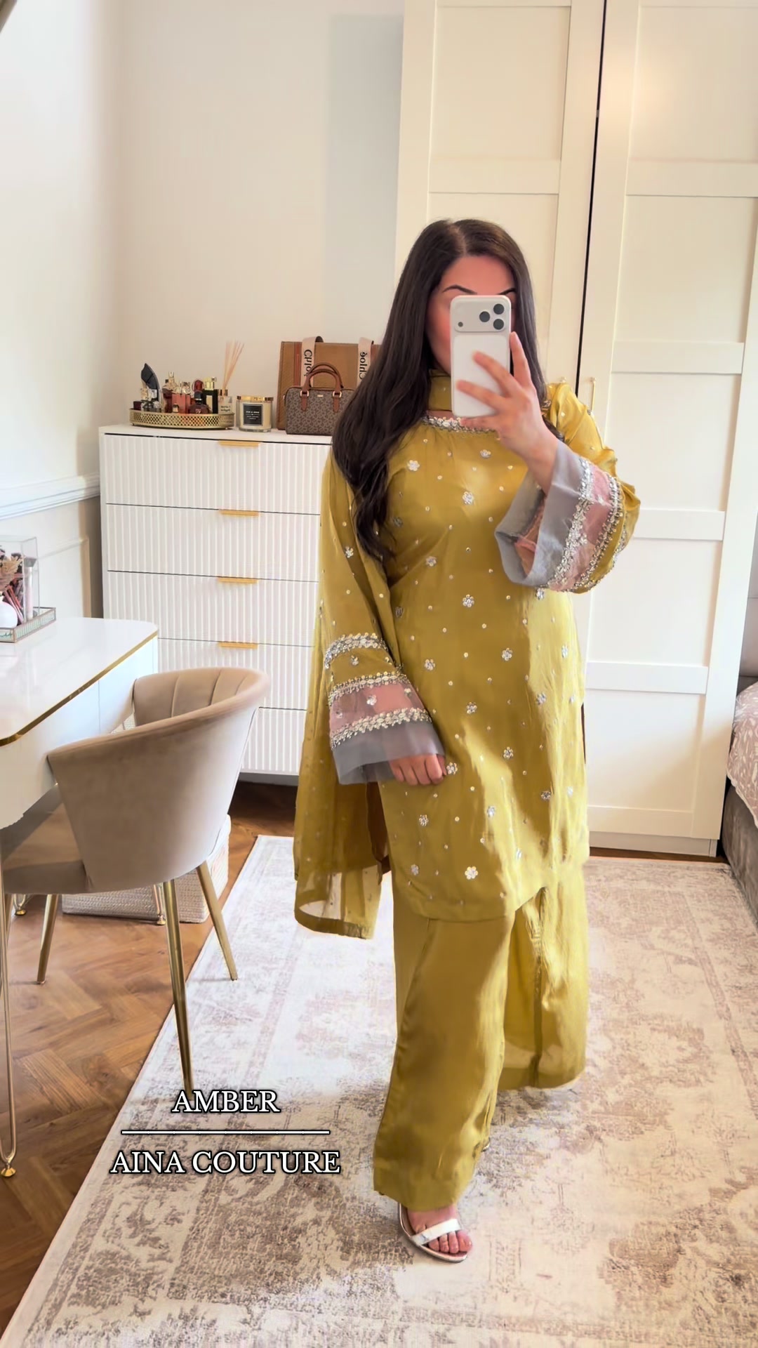 @Aina__couture