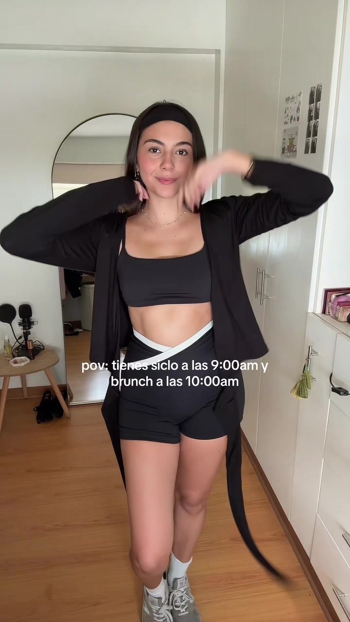 @adrianaleivaac