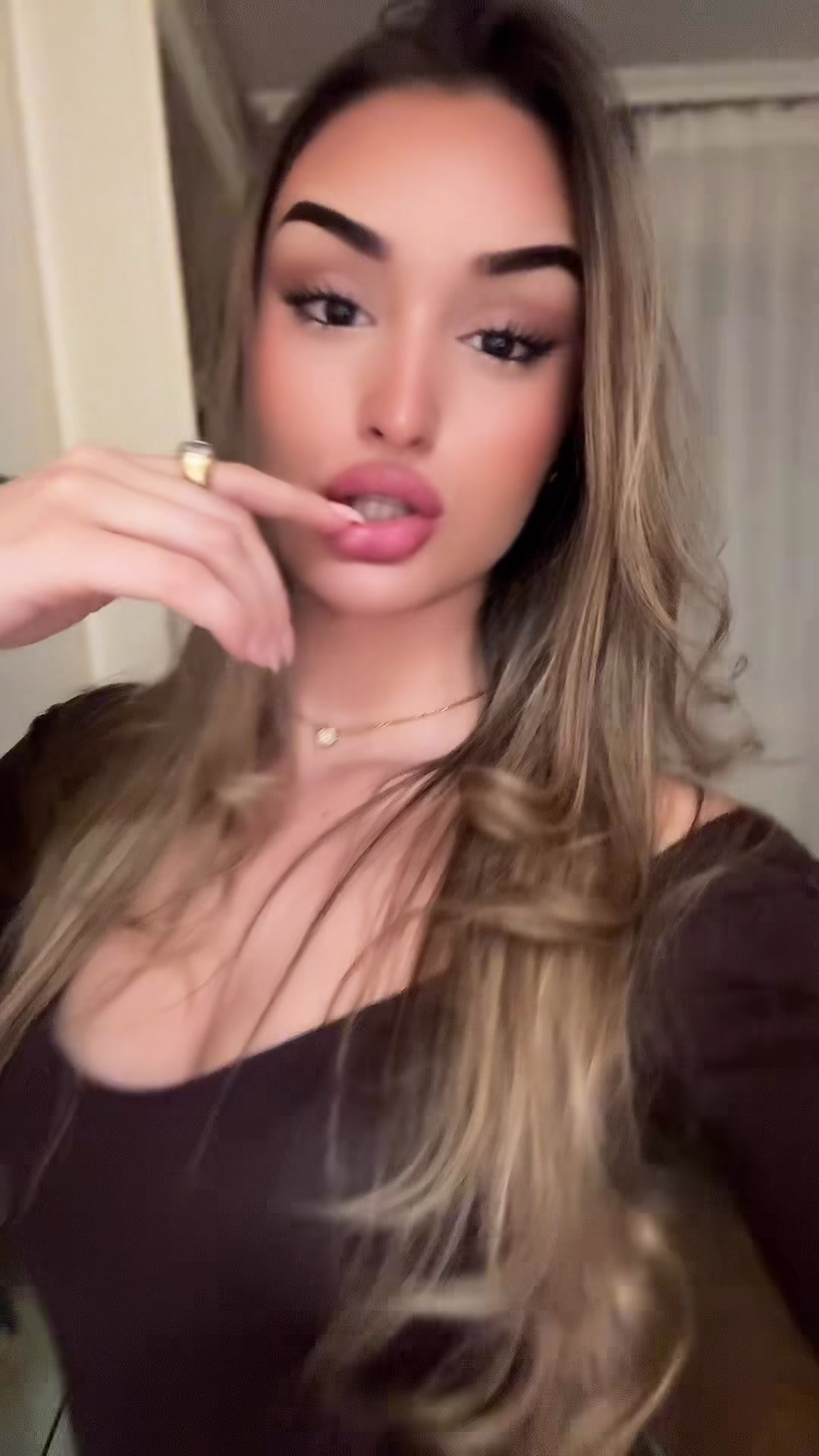 @elsaa.roomeroo