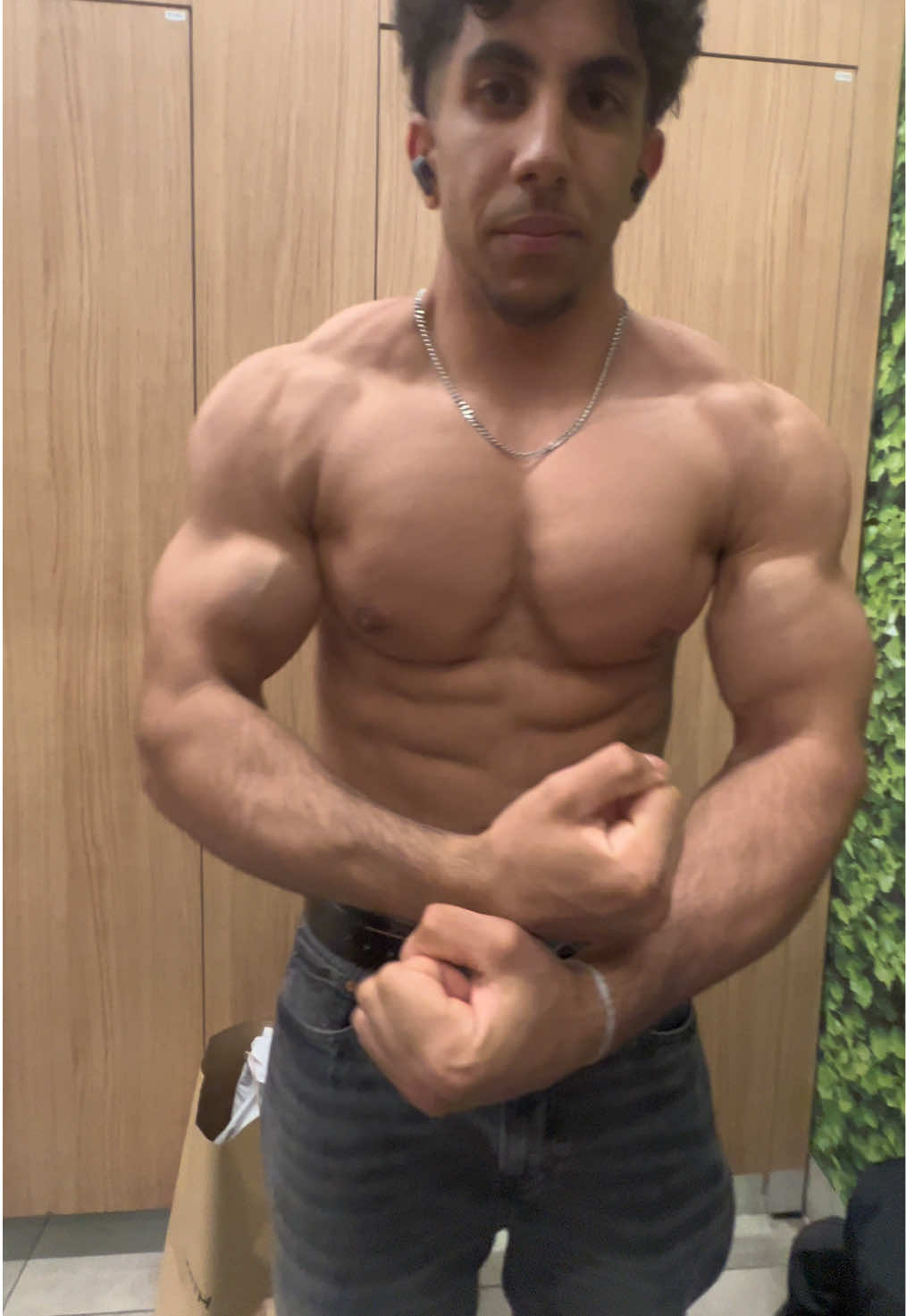 @BSharkkk