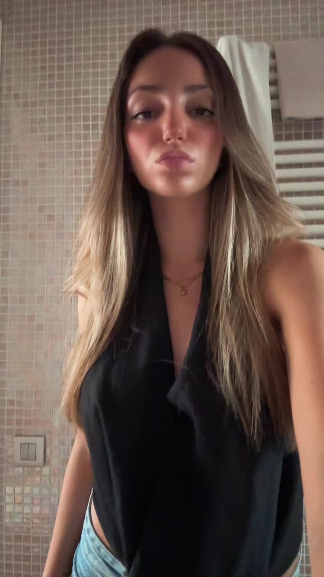 @chloediez_