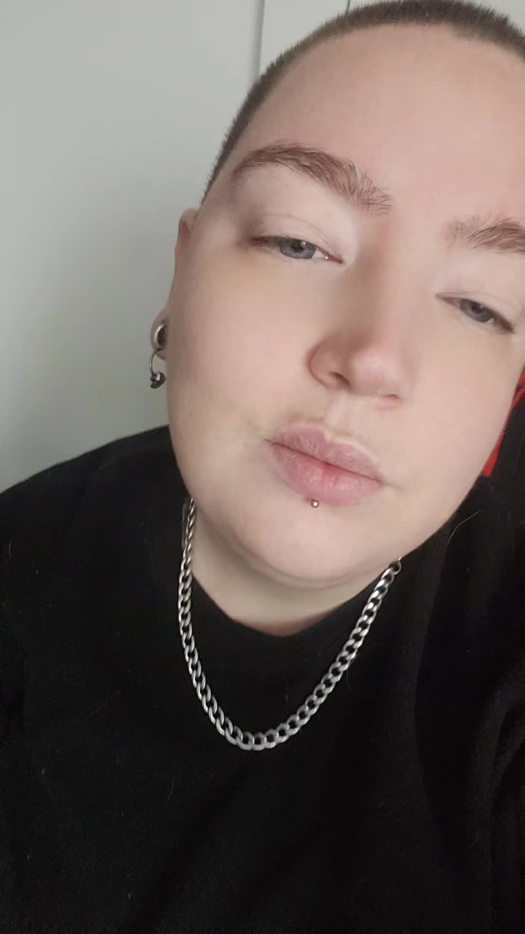 @lesbien🏳️🌈goth🥀