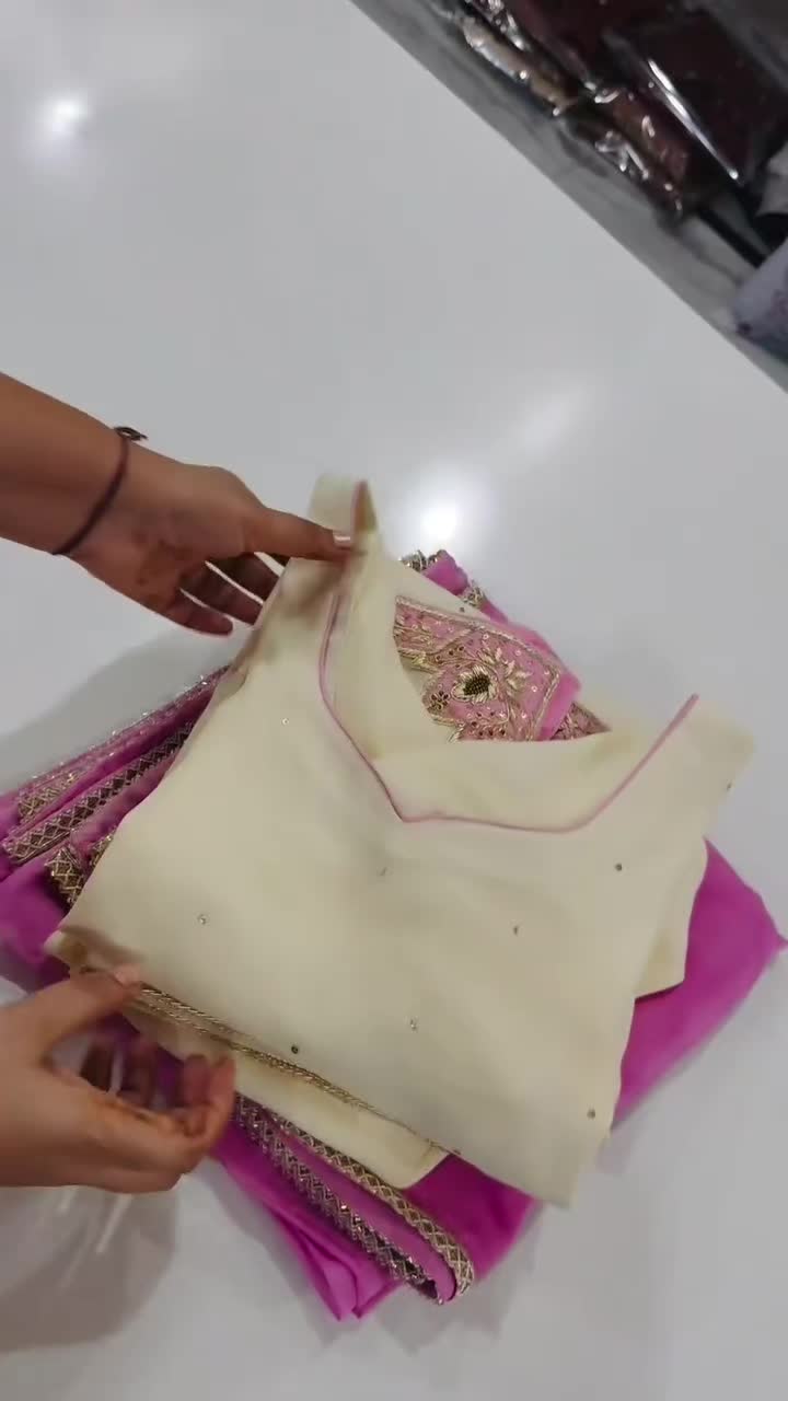 @ਲਿਬਾਸ by ਕੌਰ
