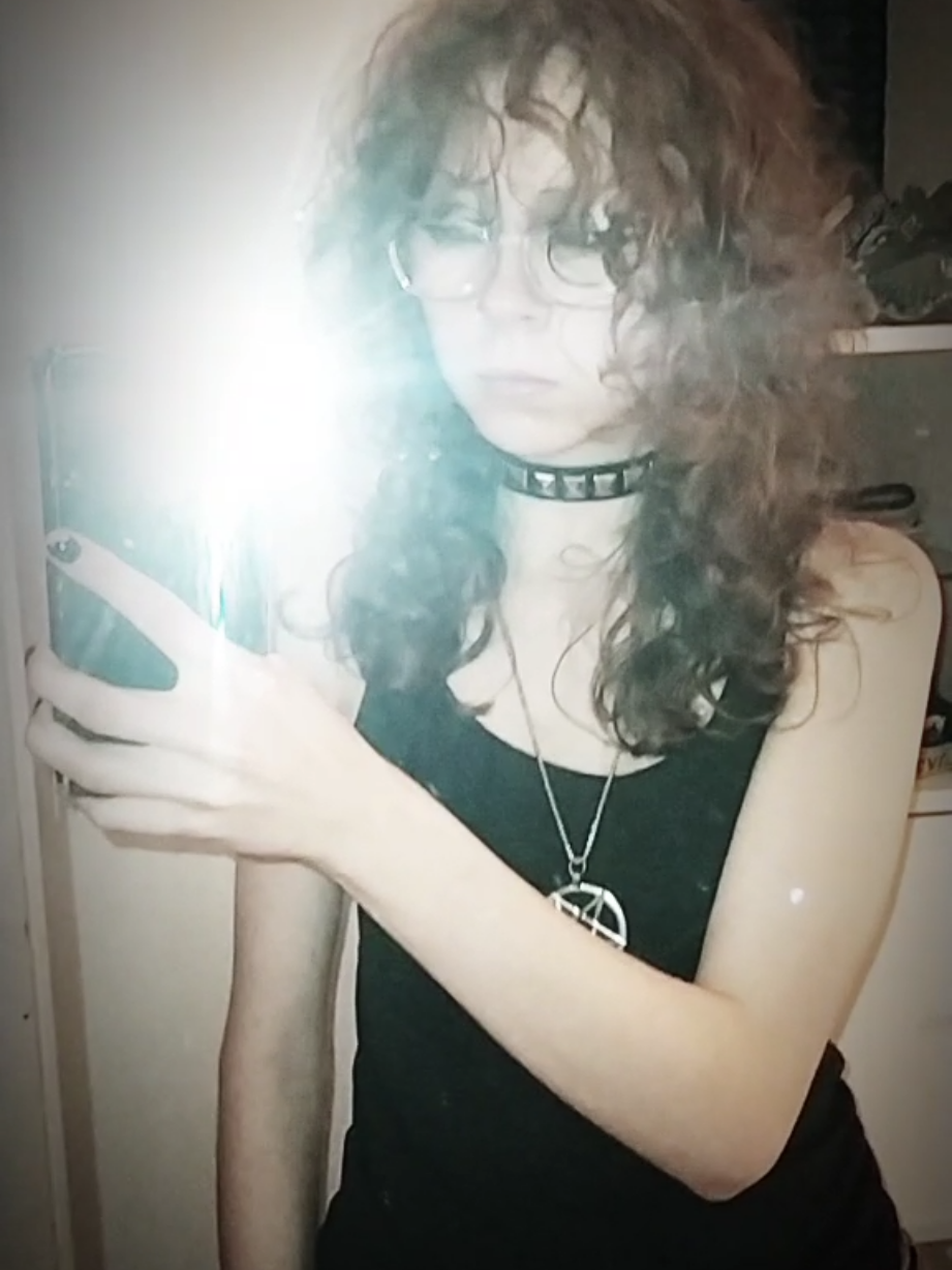 @•⸸•