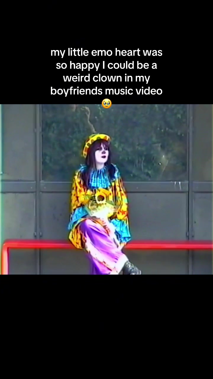 @Emo Witch