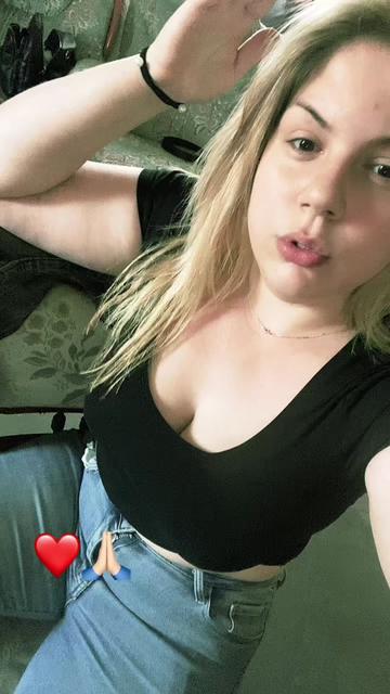 @Adrienn🥵😈