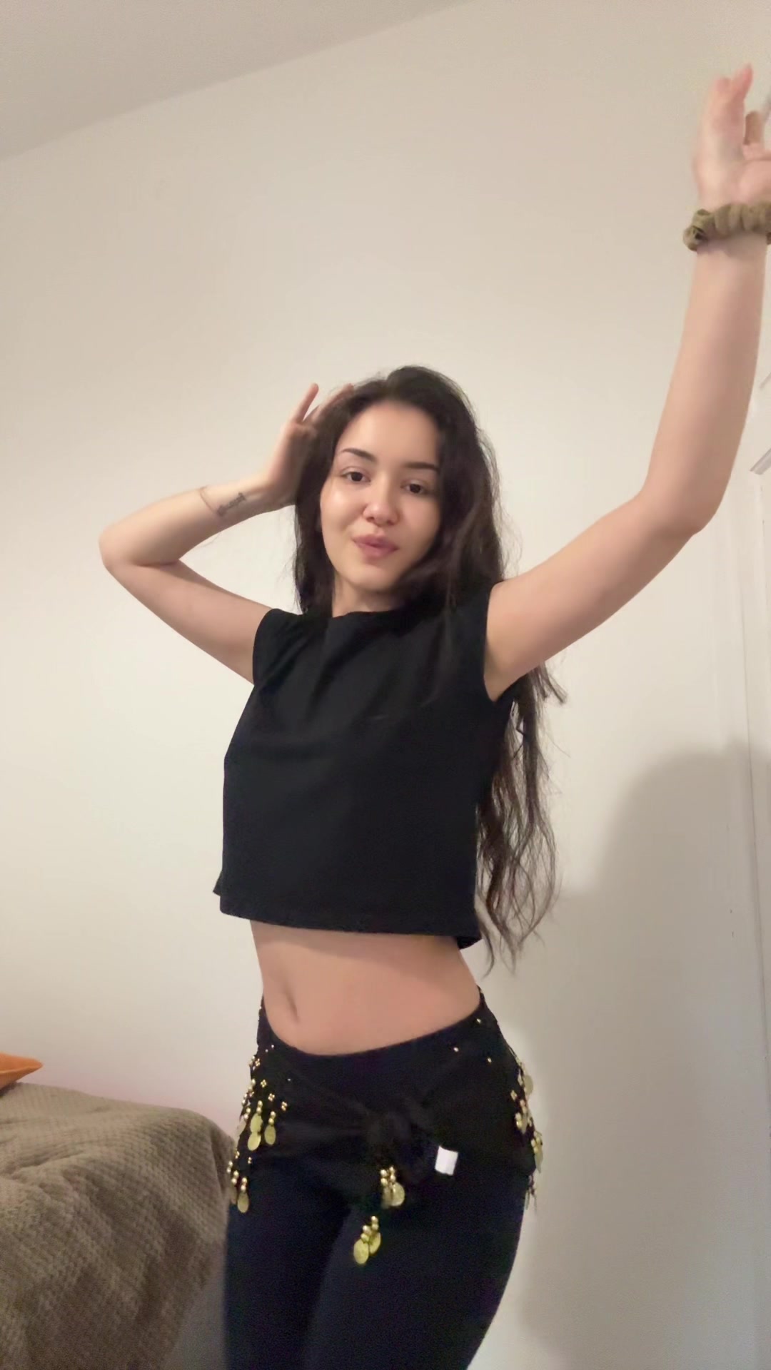 @lolabellydance
