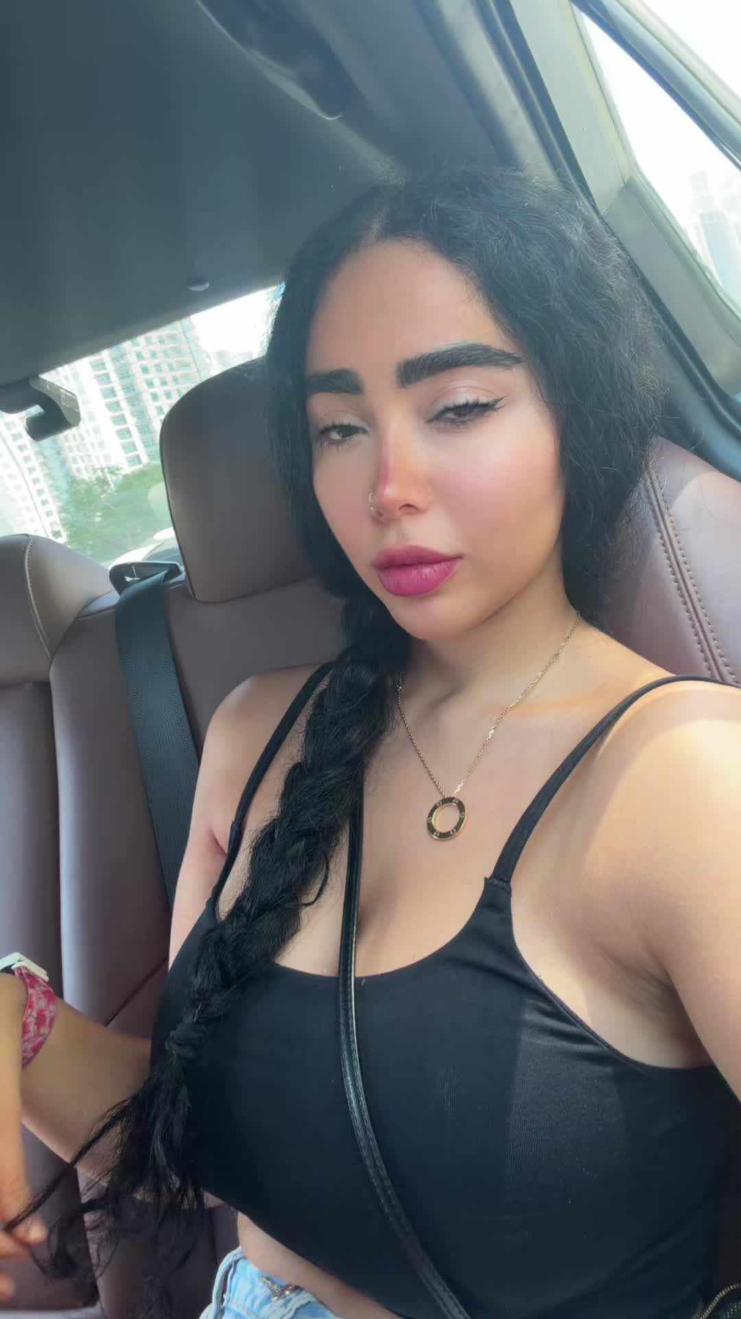 @melikam.mo