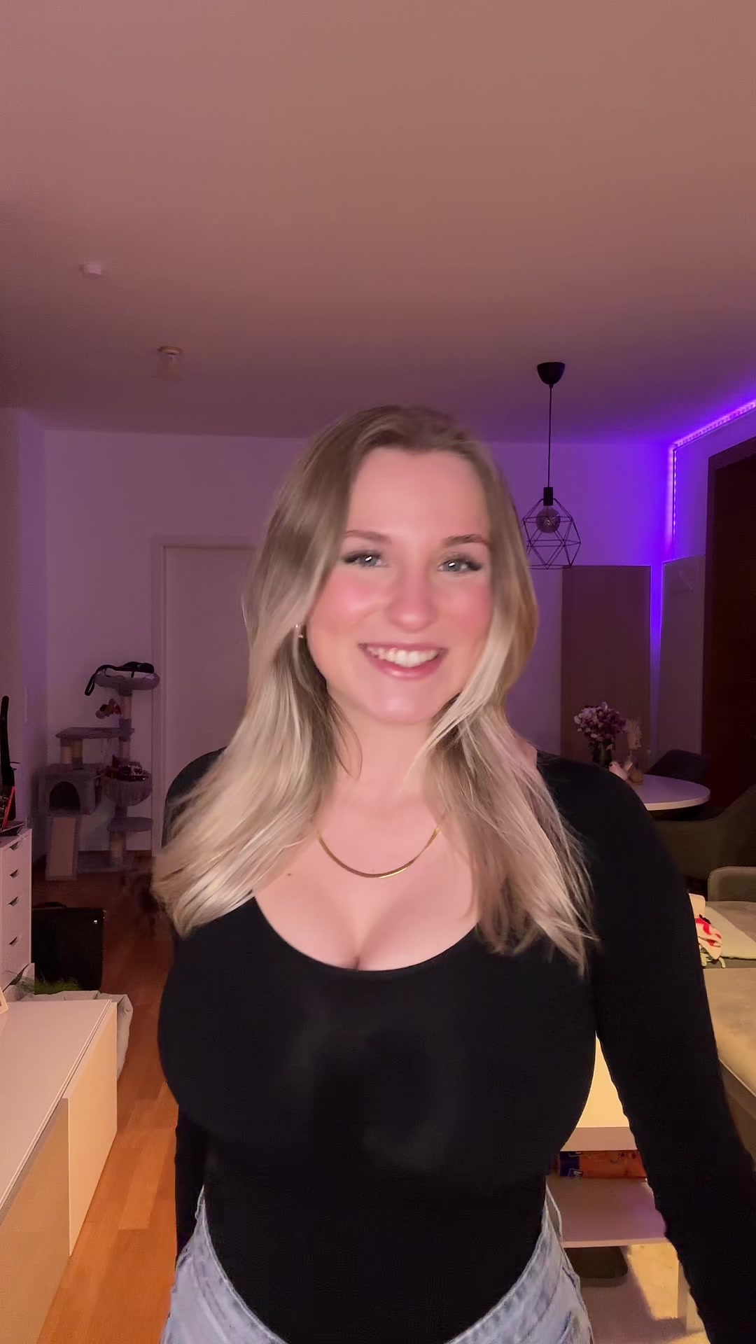 @𝐸𝓂𝒾𝓁𝓎