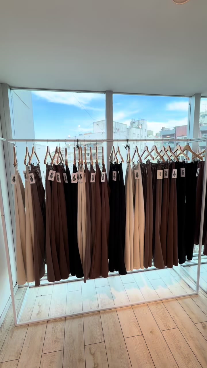 @Pineapple Showroom
