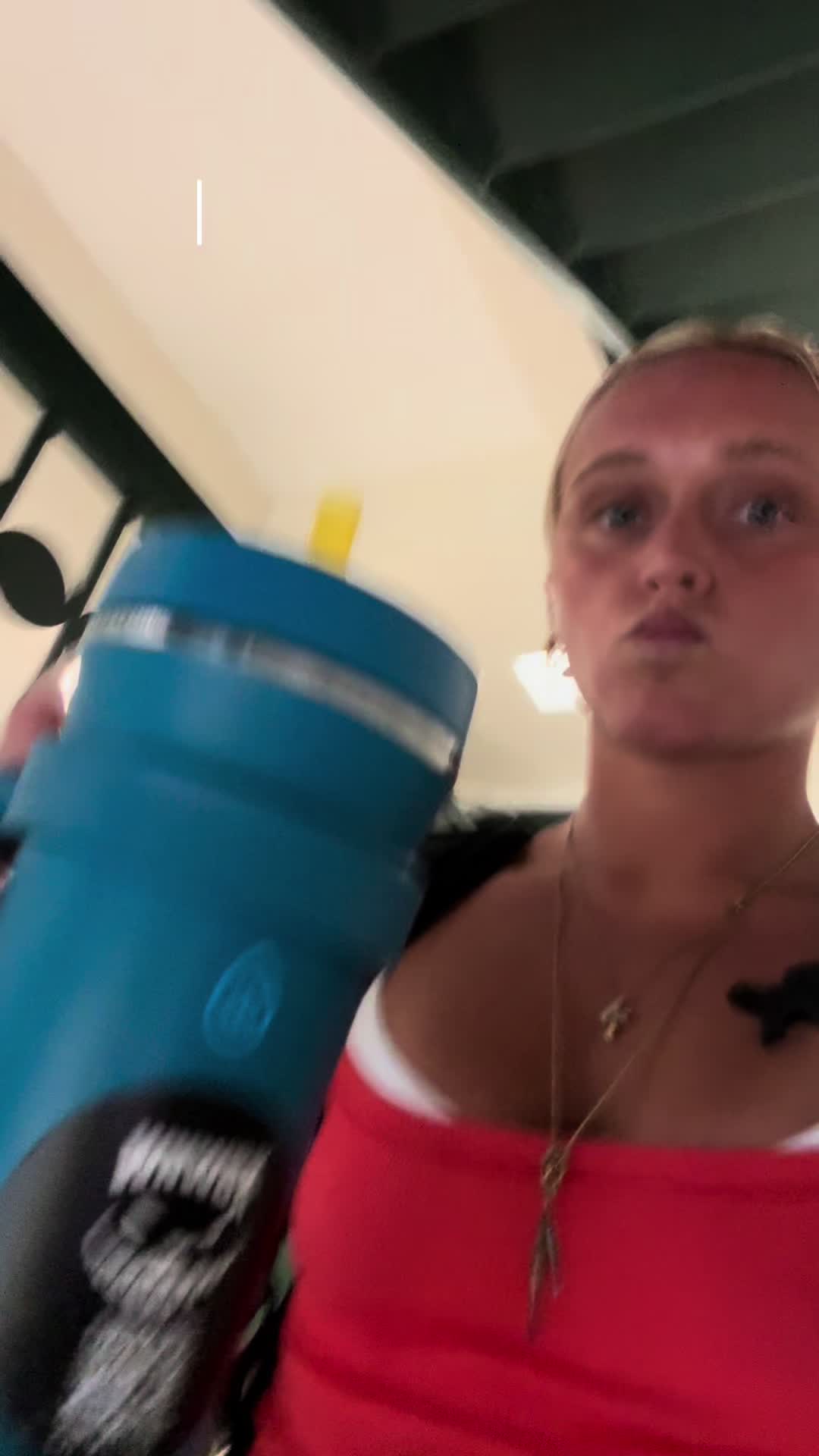 @mollycullenn