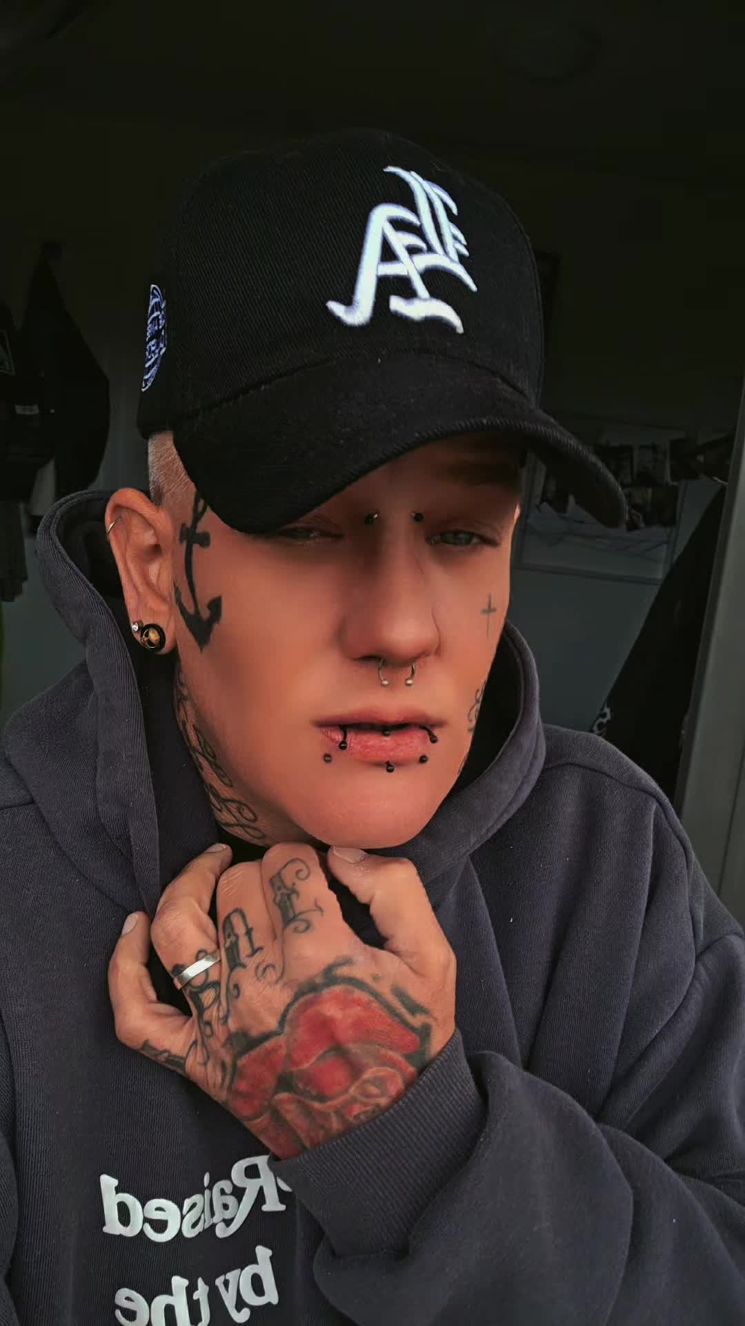 @&beta;̷ℓ̷&upsilon;̷&Xi;̷&sect;̷&kappa;̷&yen;̷_̷1̷9̷7̷9̷🏳️&zwj;⚧️