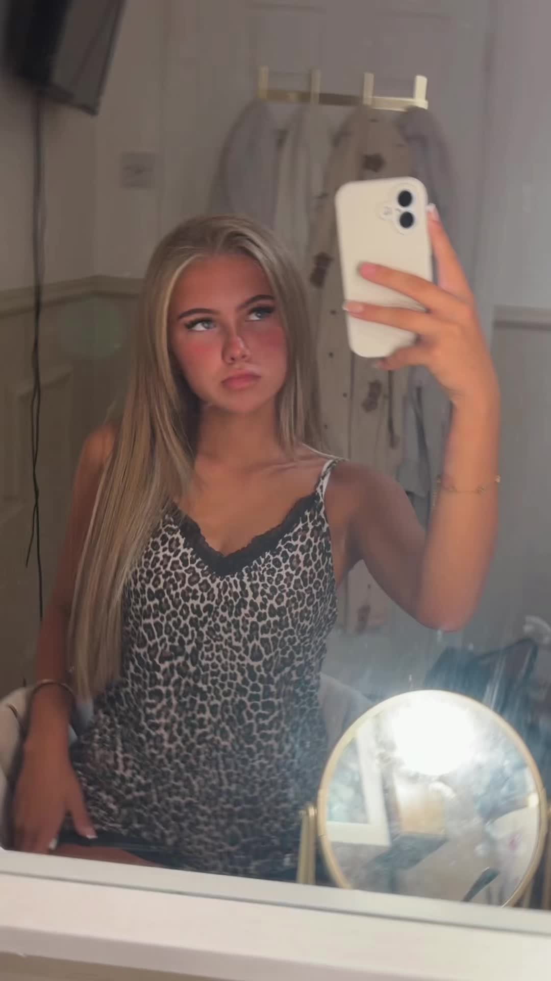 @Aniyspammiieeee