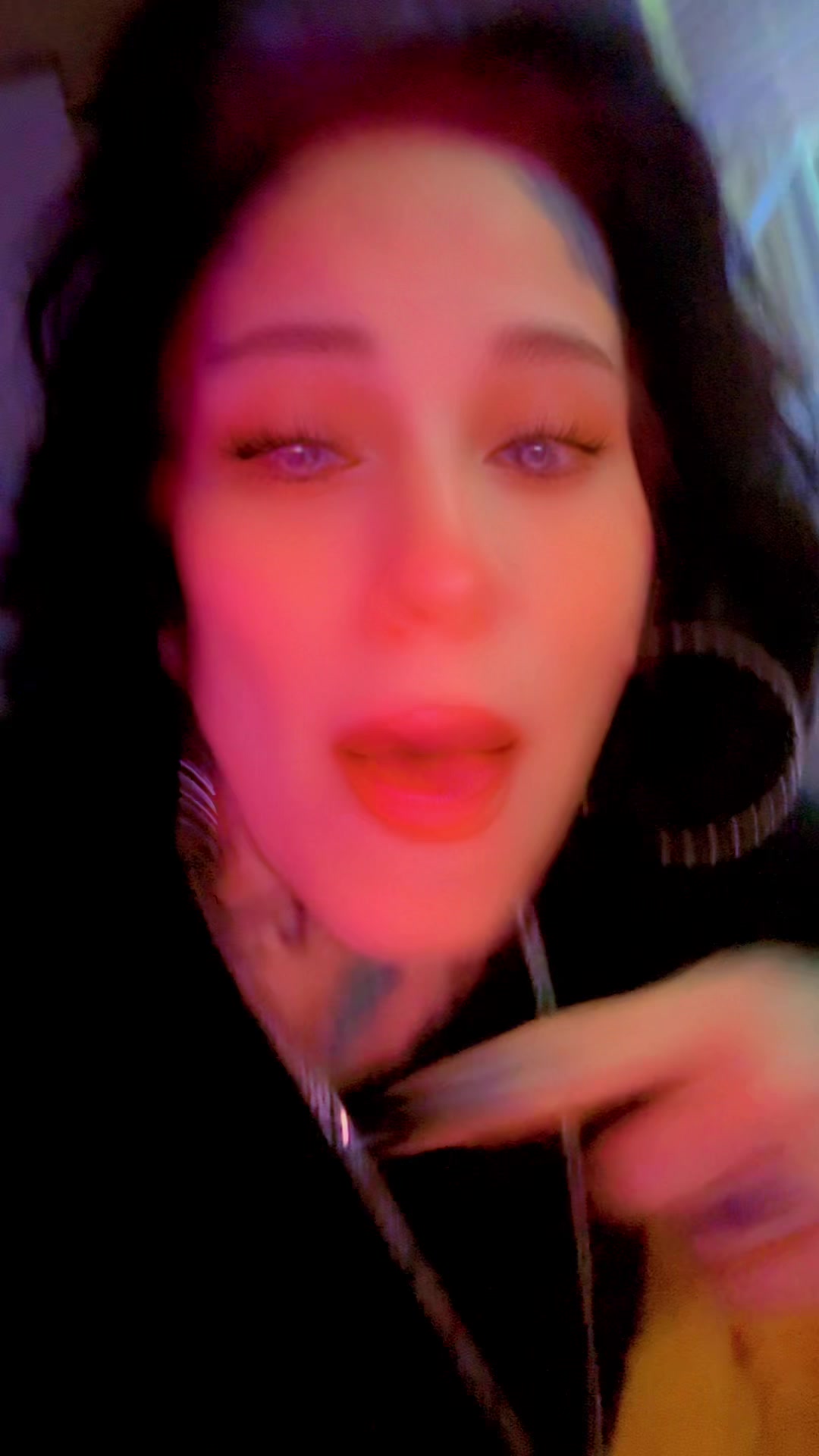 @HoneyBeeMelly