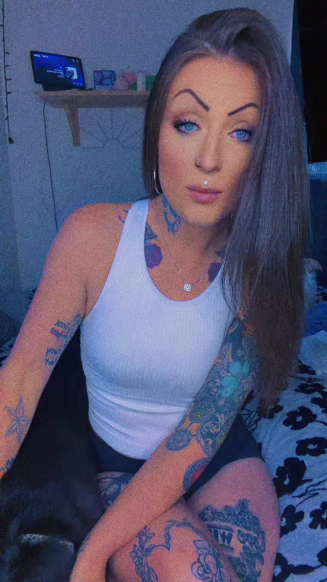 @✨T✨
