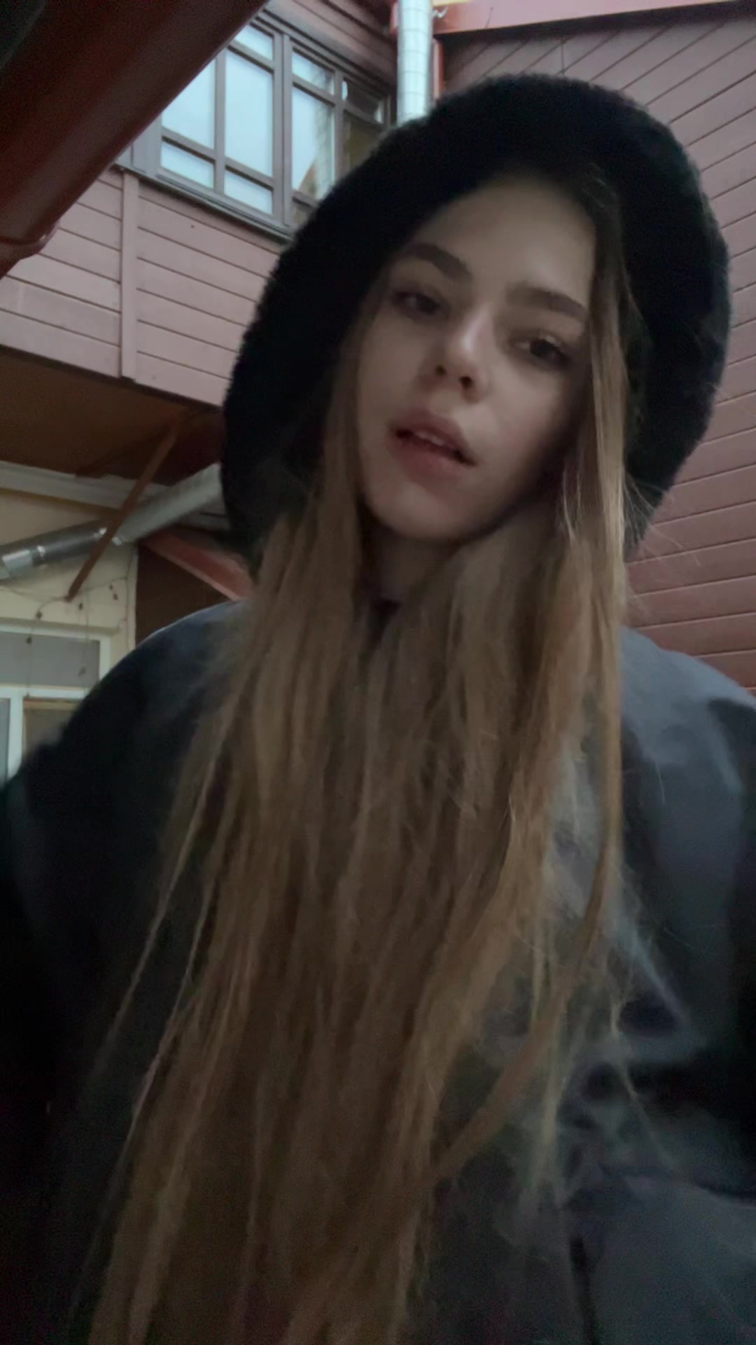 @CHLOES