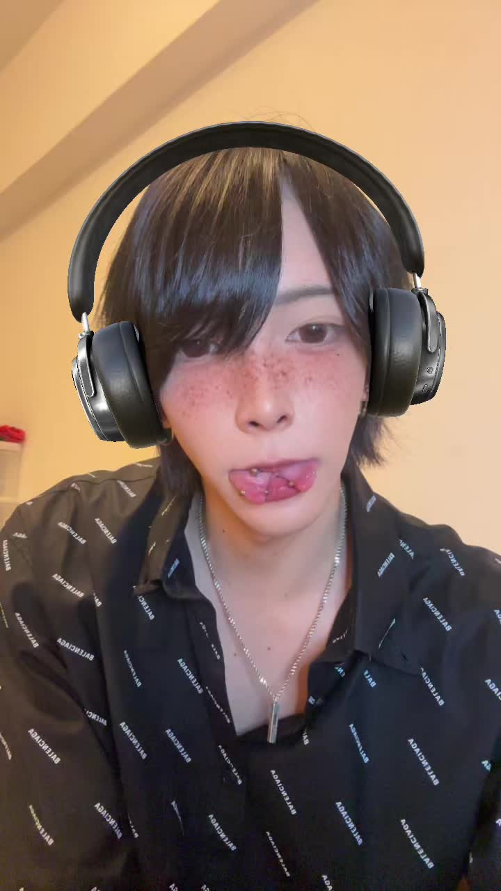 @🐝