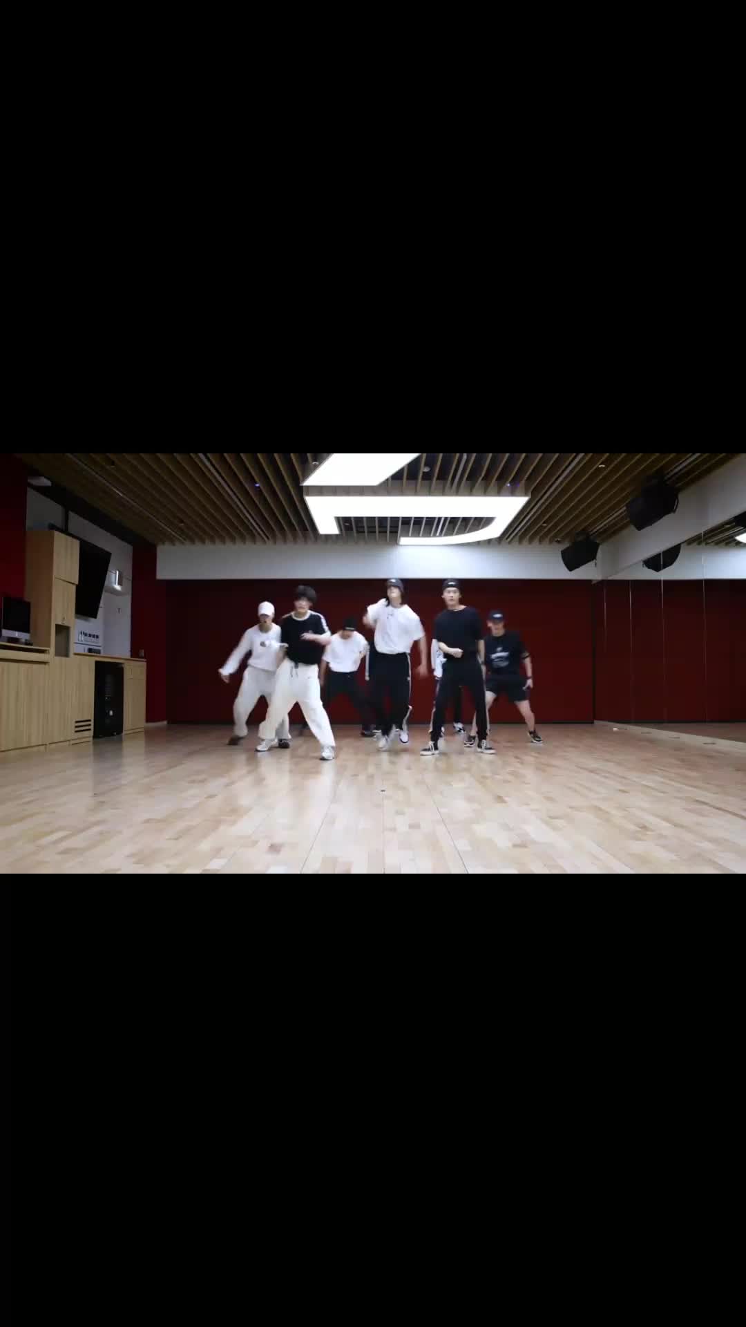 @946straykids_bts