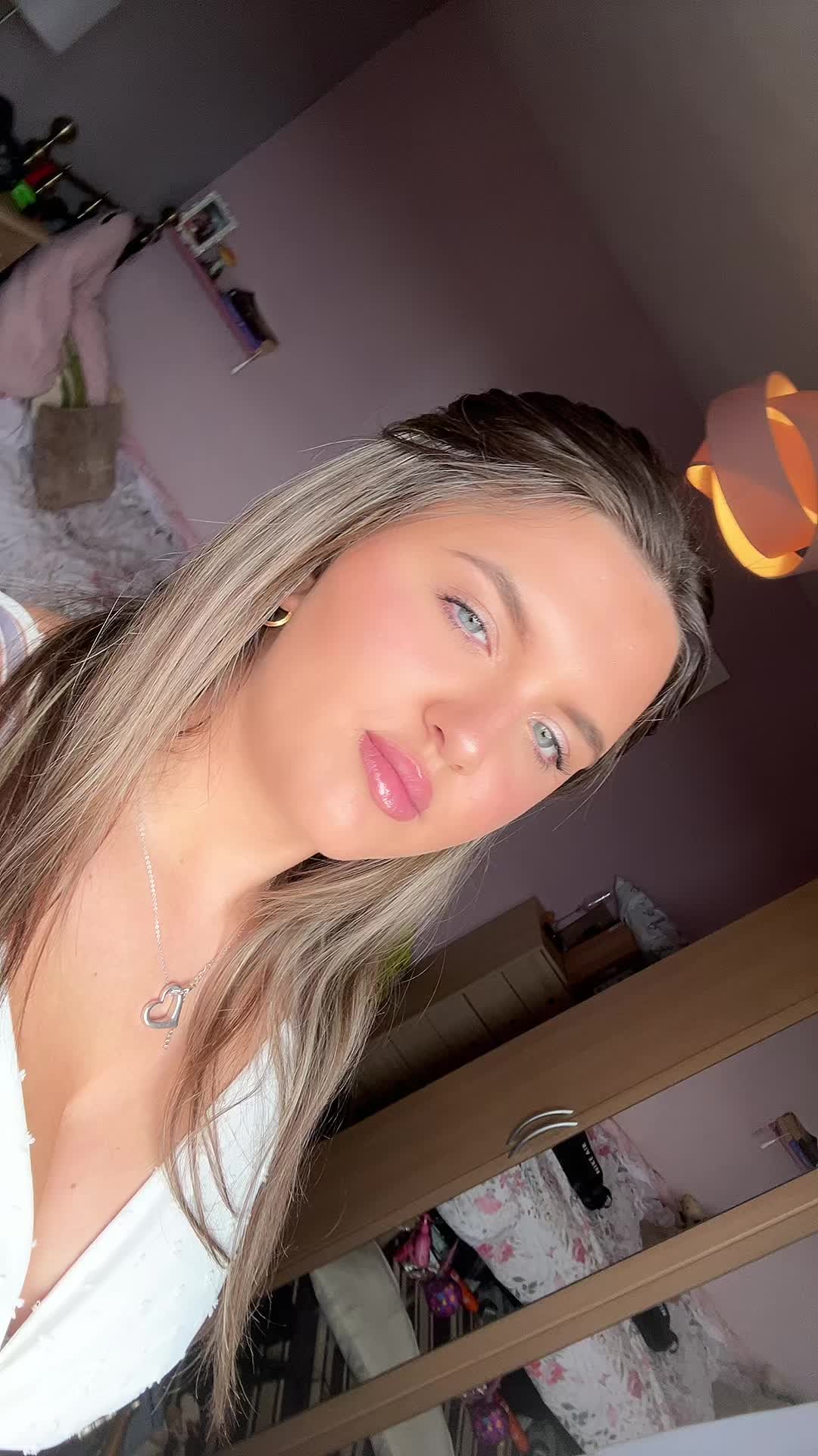 @JOLIE ELAINE🌺💜