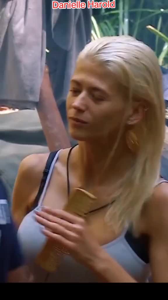 @SexyFemaleCelebs1