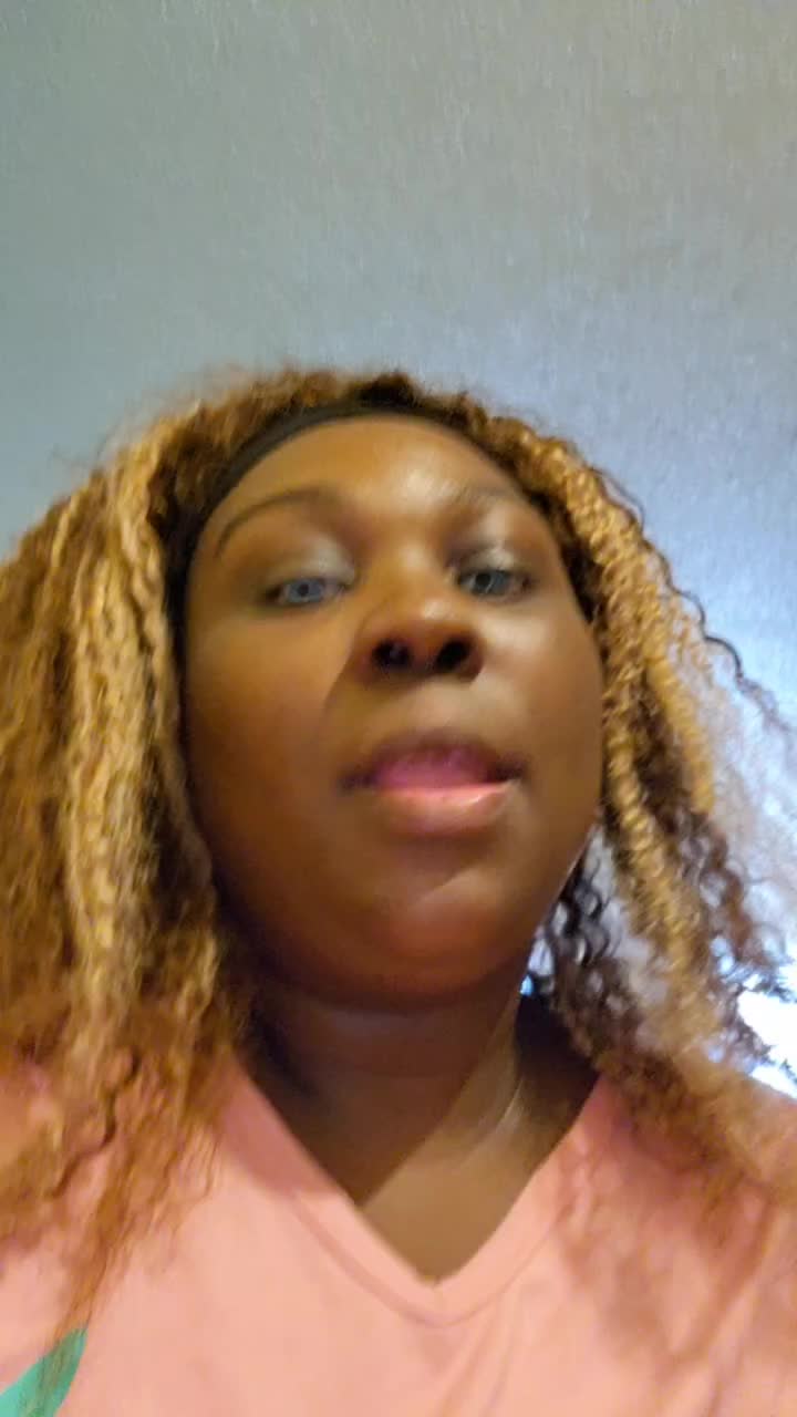 @Queenquana:Wig Influencer