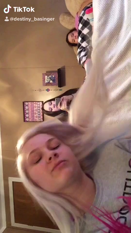 @deѕѕι👑