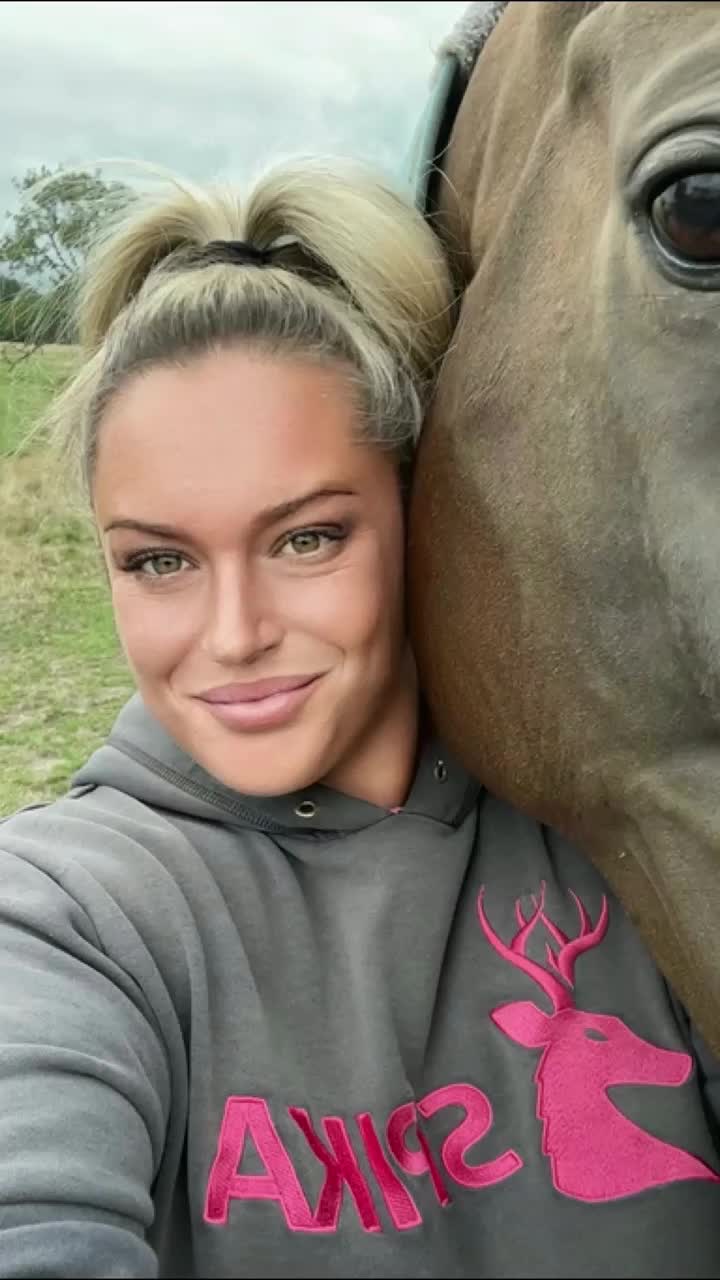 @CountryCurves_OF