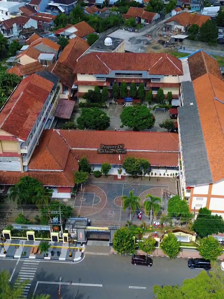 @Bakhtiar_Aerial/Warung_MbaTari