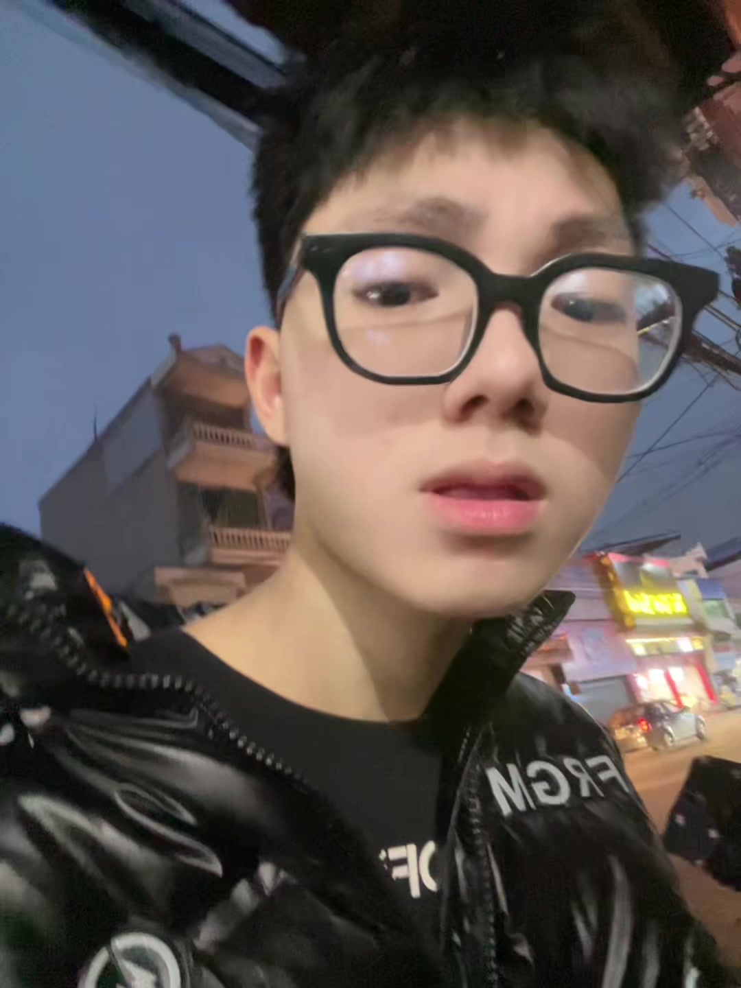 @ho&agrave;ng tử đơn c&ocirc;i