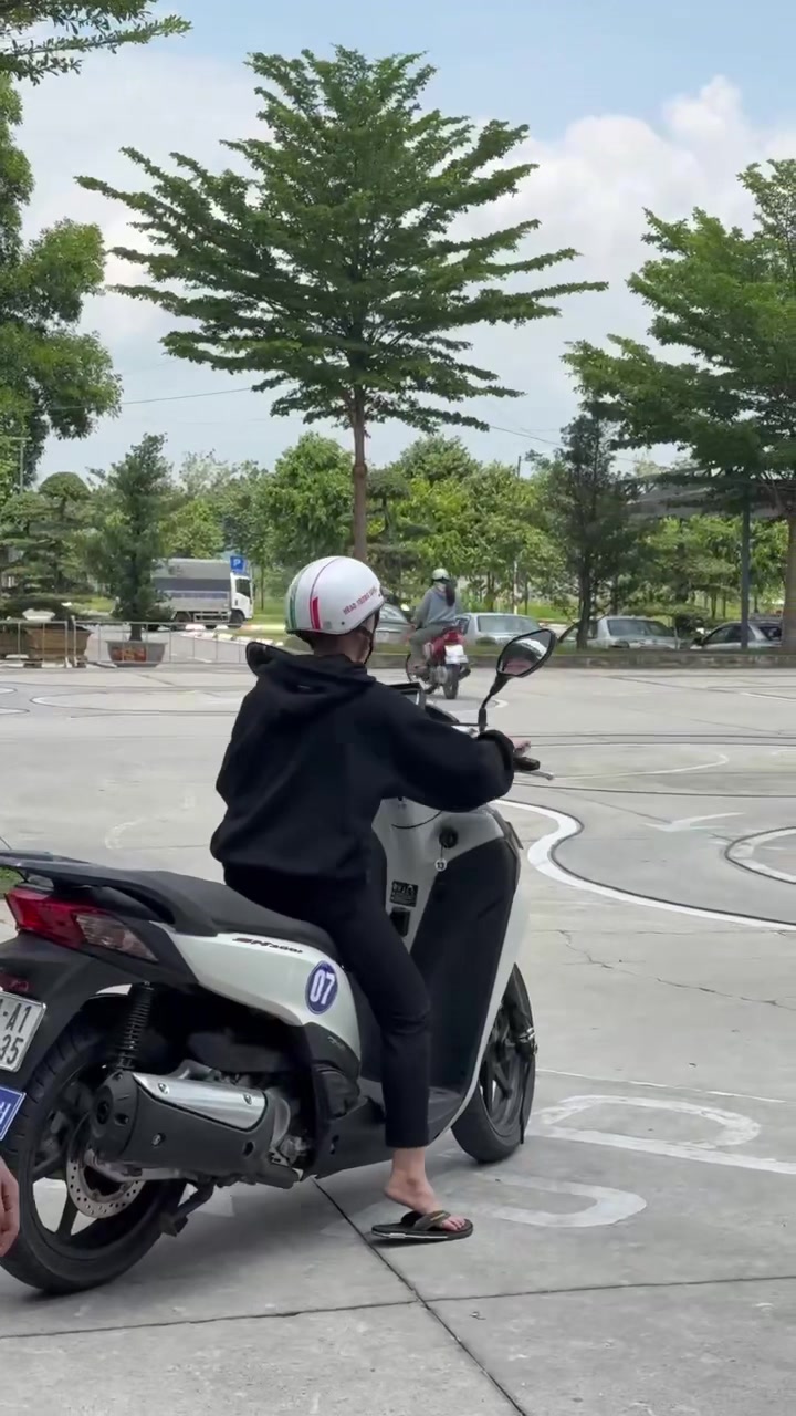 @Hồng V&acirc;n Đ&agrave;o Tạo L&aacute;i Xe