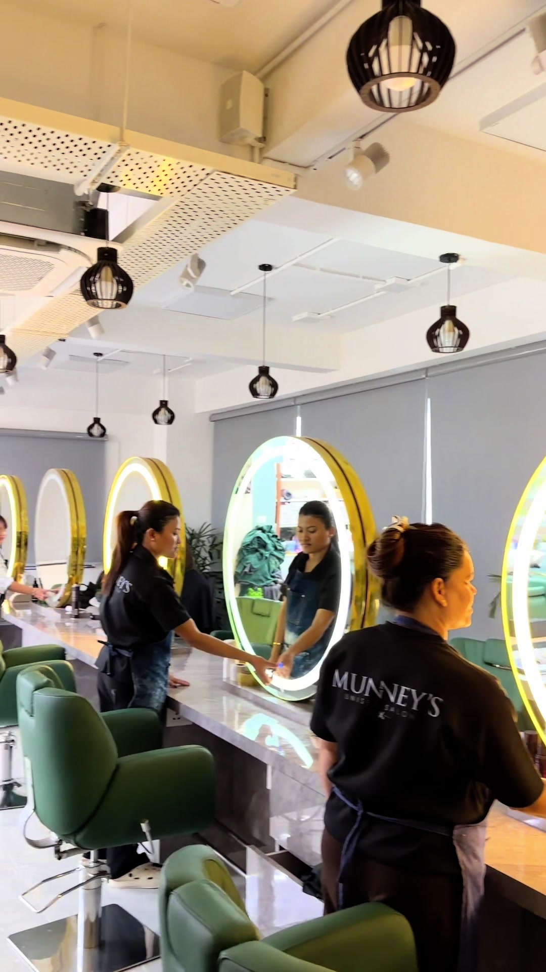 @Munney salon