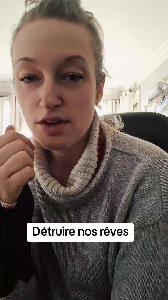@Victoria Elliott Keys