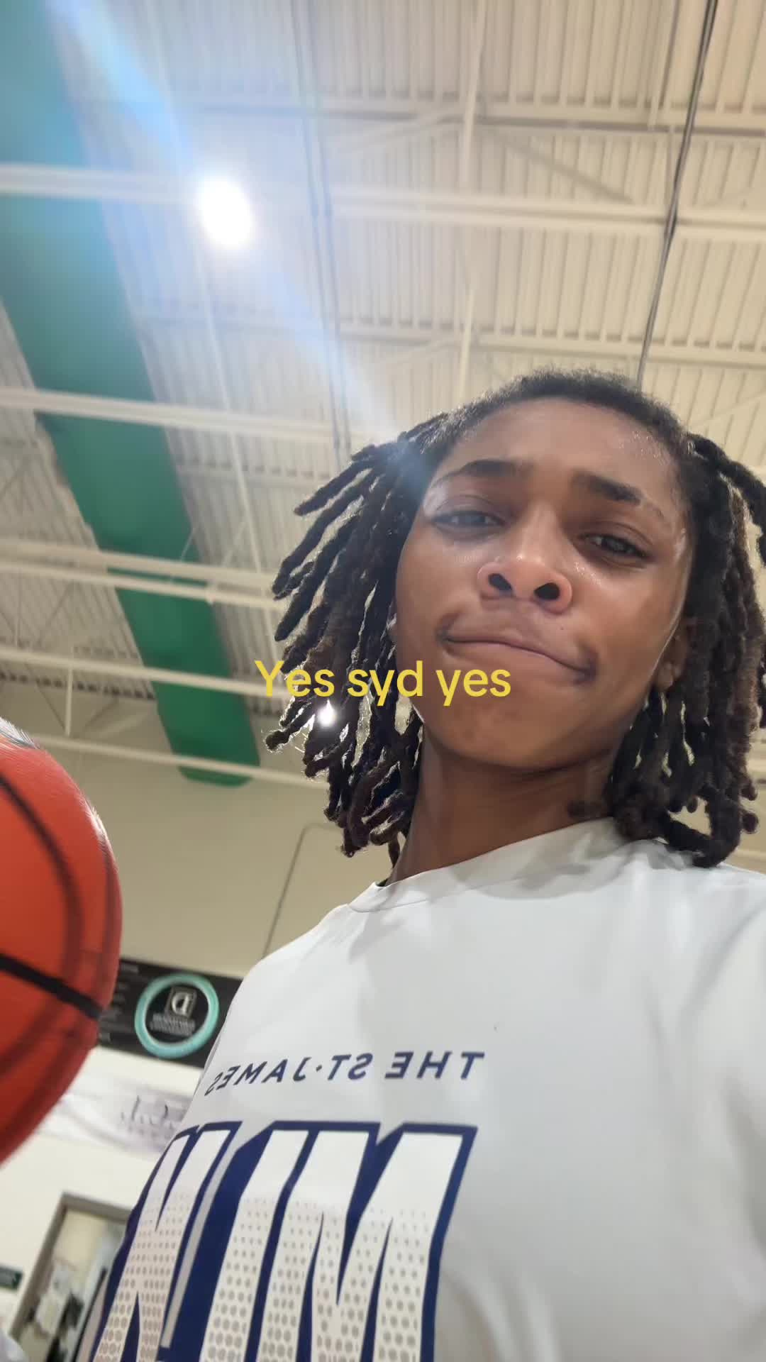 @⃟