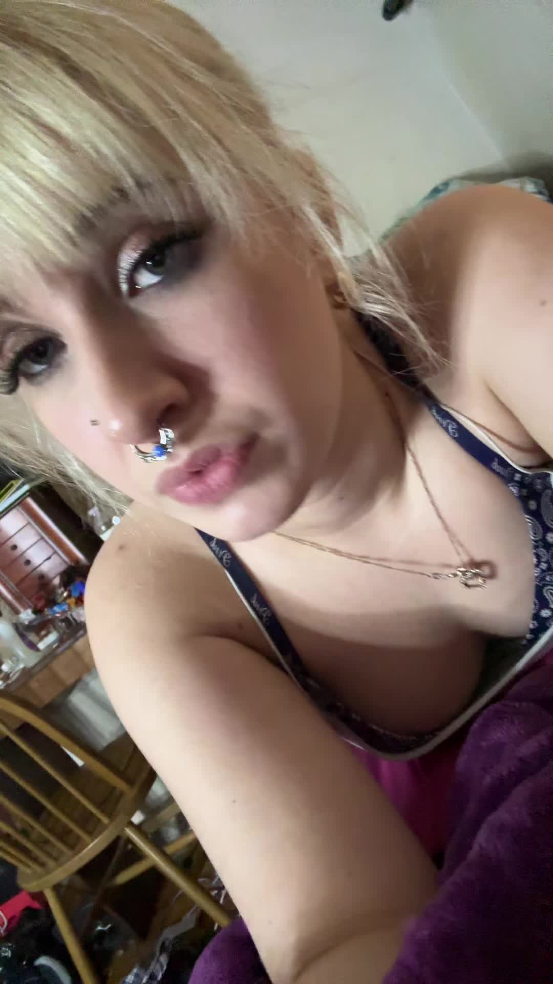 @Simmy Kantstandyourbitz