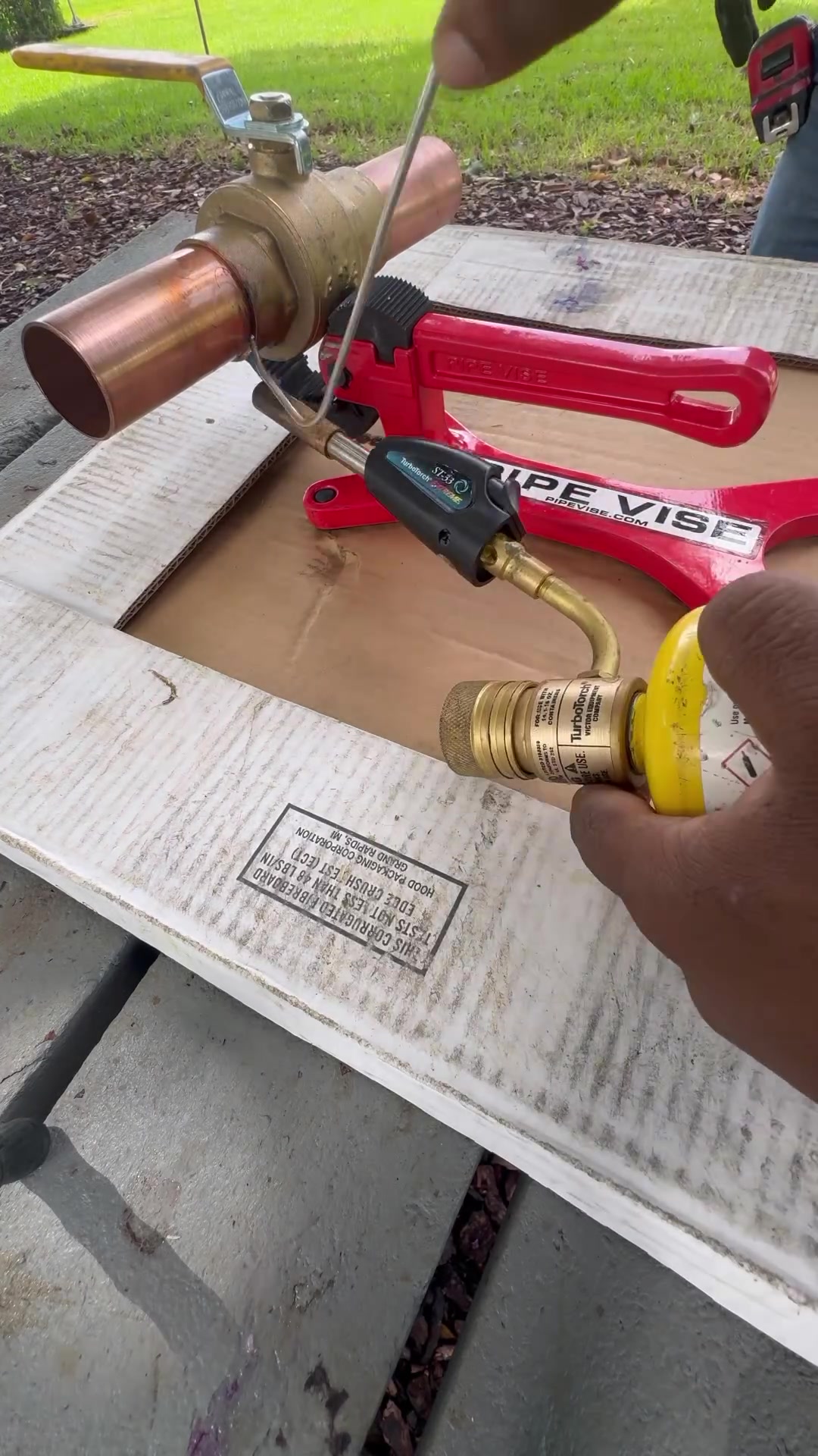 @Pipe Vise