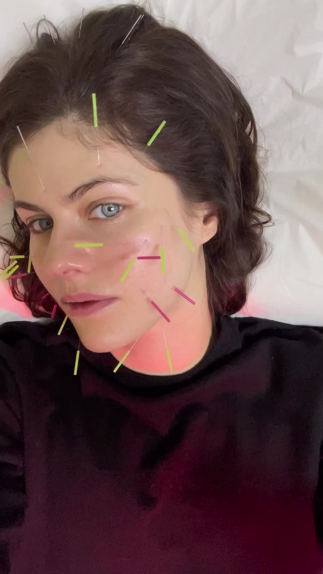 @Alexandra Daddario