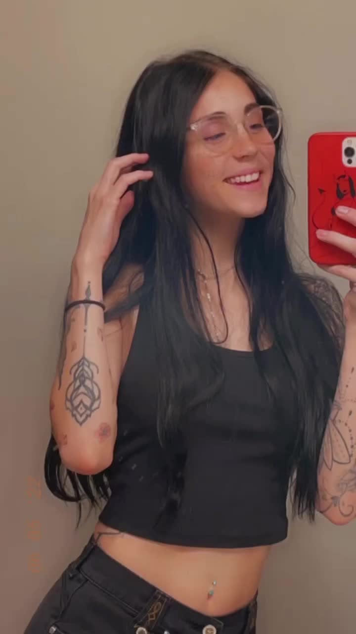 @-.-