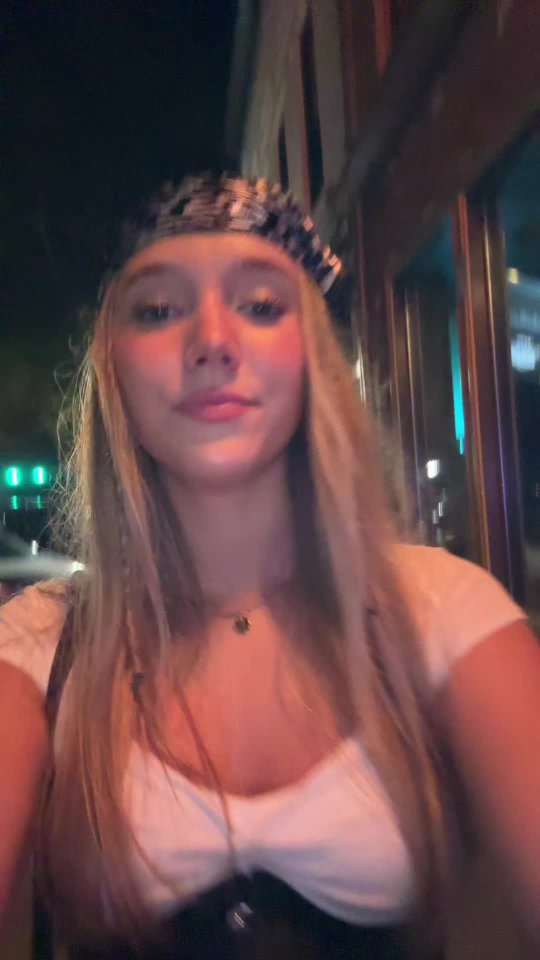 @laurenservine
